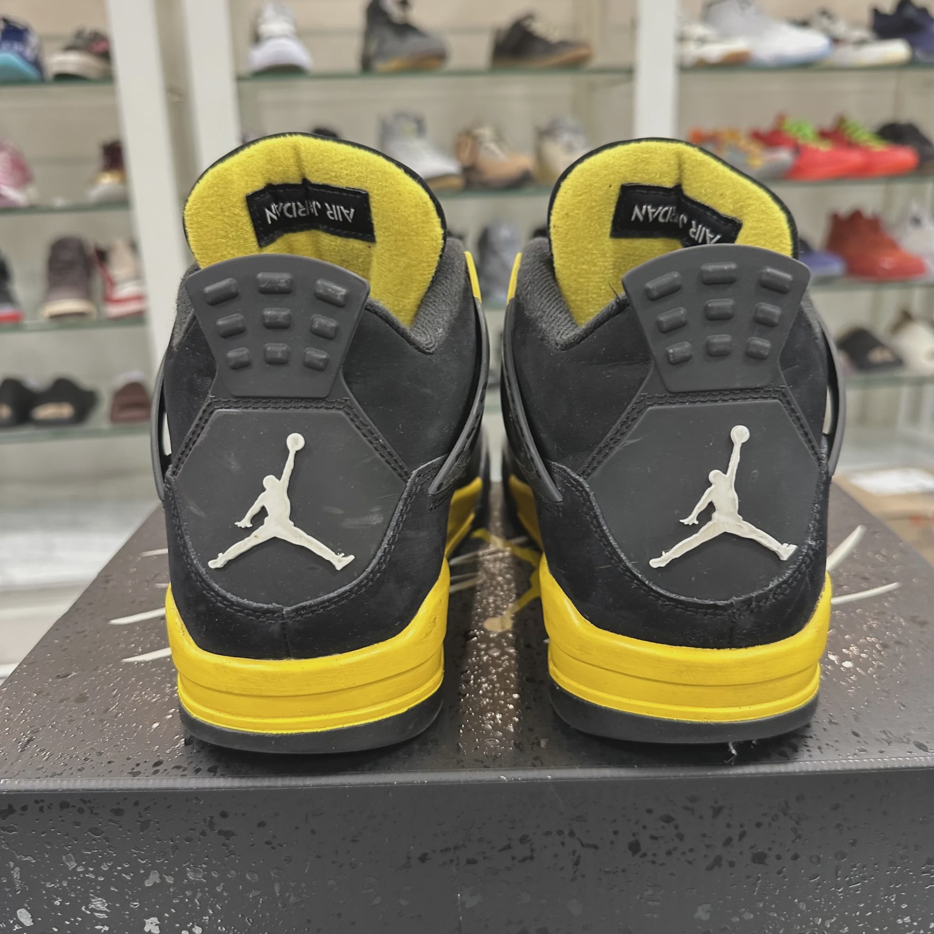 Air Jordan 4 Retro Thunder (2023) • Pre-Owned [8598] - photo 6