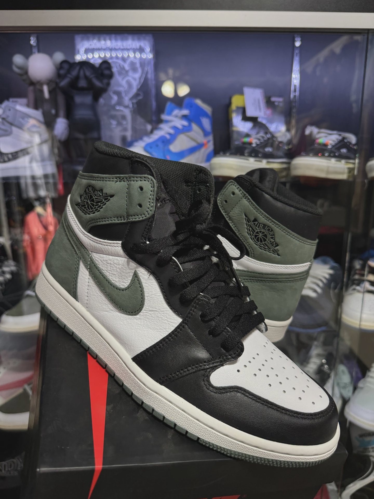 Air Jordan 1 Retro High Clay Green • Pre-Owned [7186]