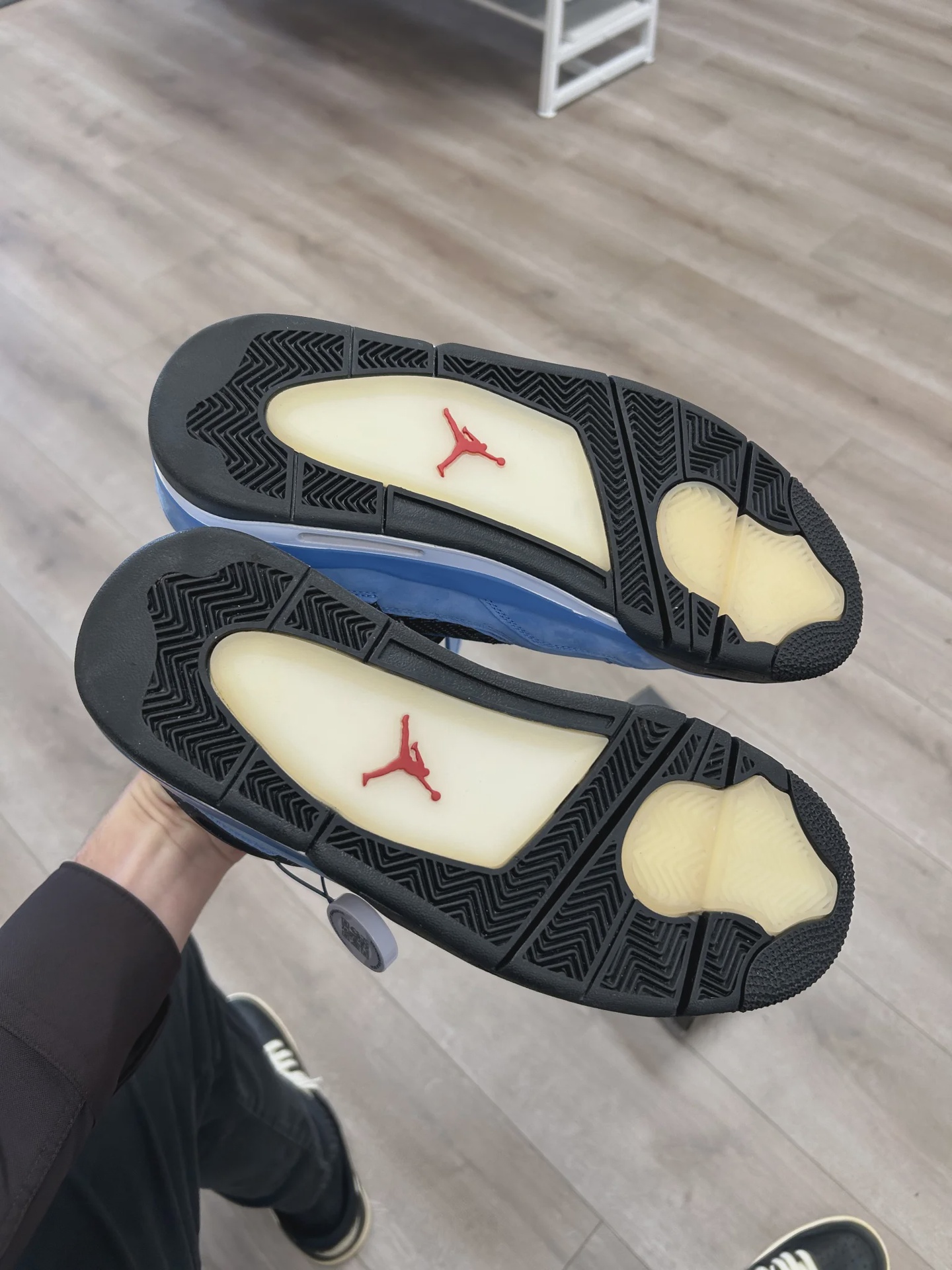 Air Jordan 4 Retro Travis Scott Cactus Jack • Pre-Owned [7298] - photo 4