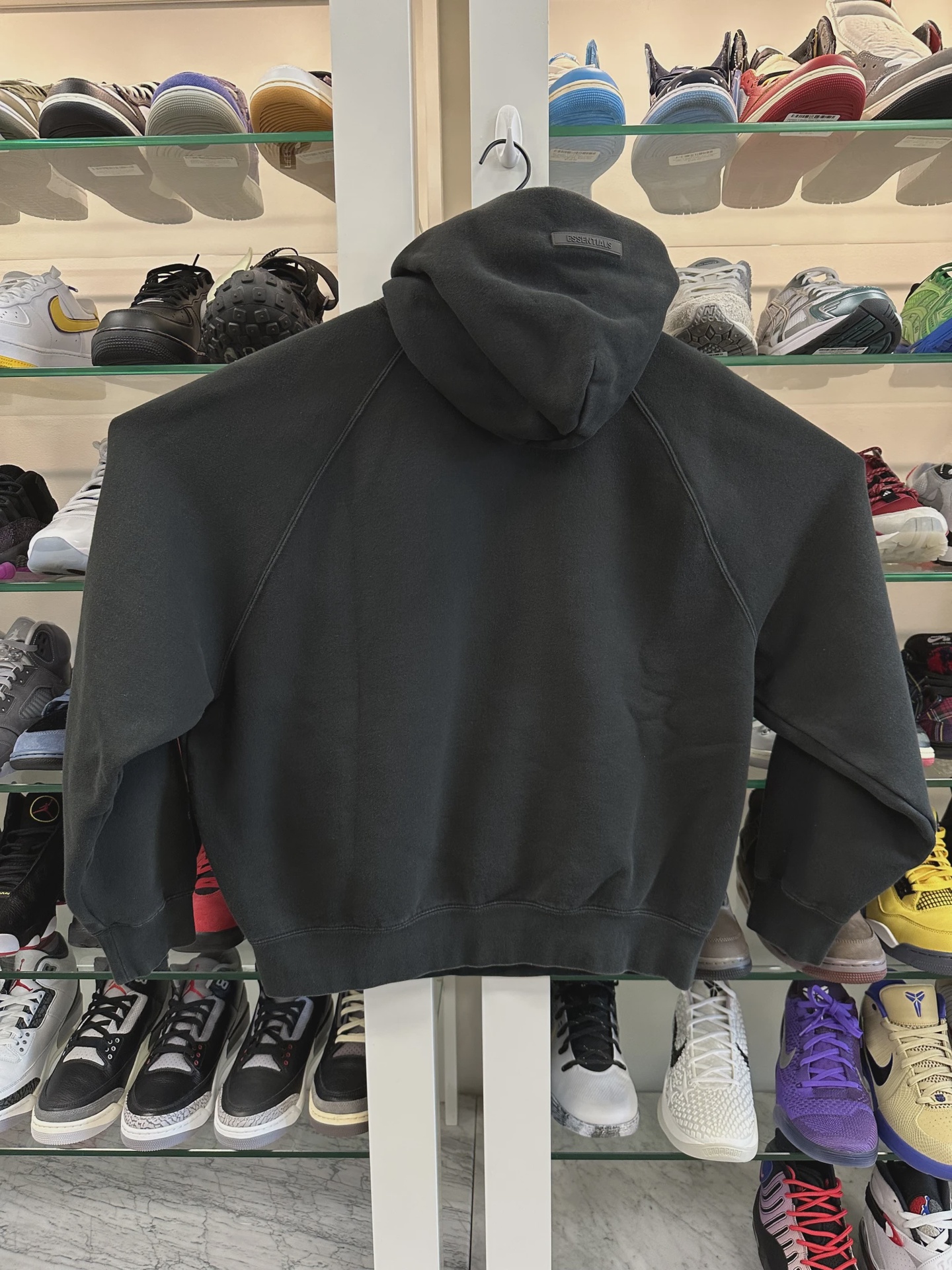 Essentials black hoodie • Pre-Owned [6200] 2
