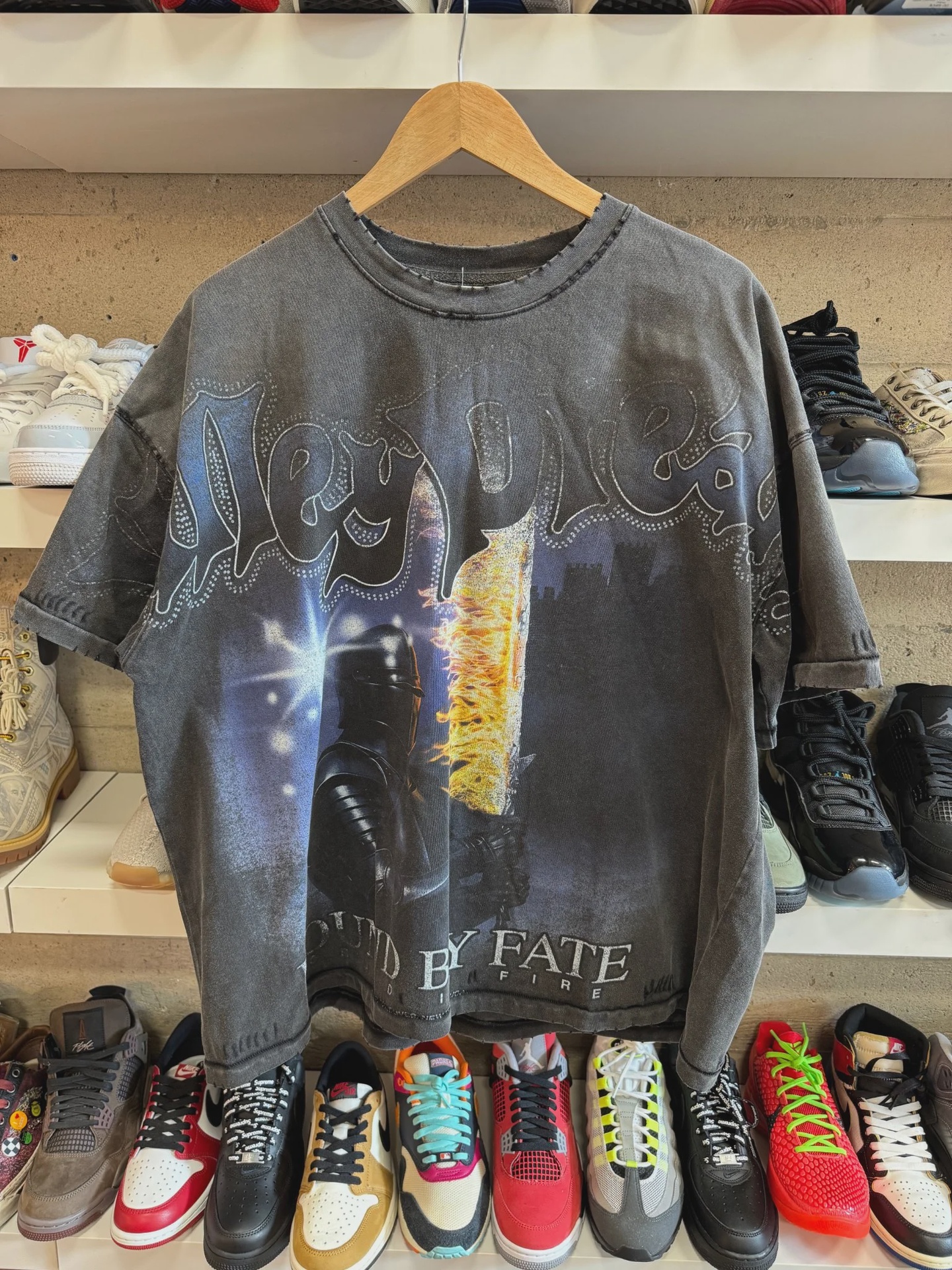 Vale Forever Lancelot Tee XXL • Pre-Owned [3993] - photo 1