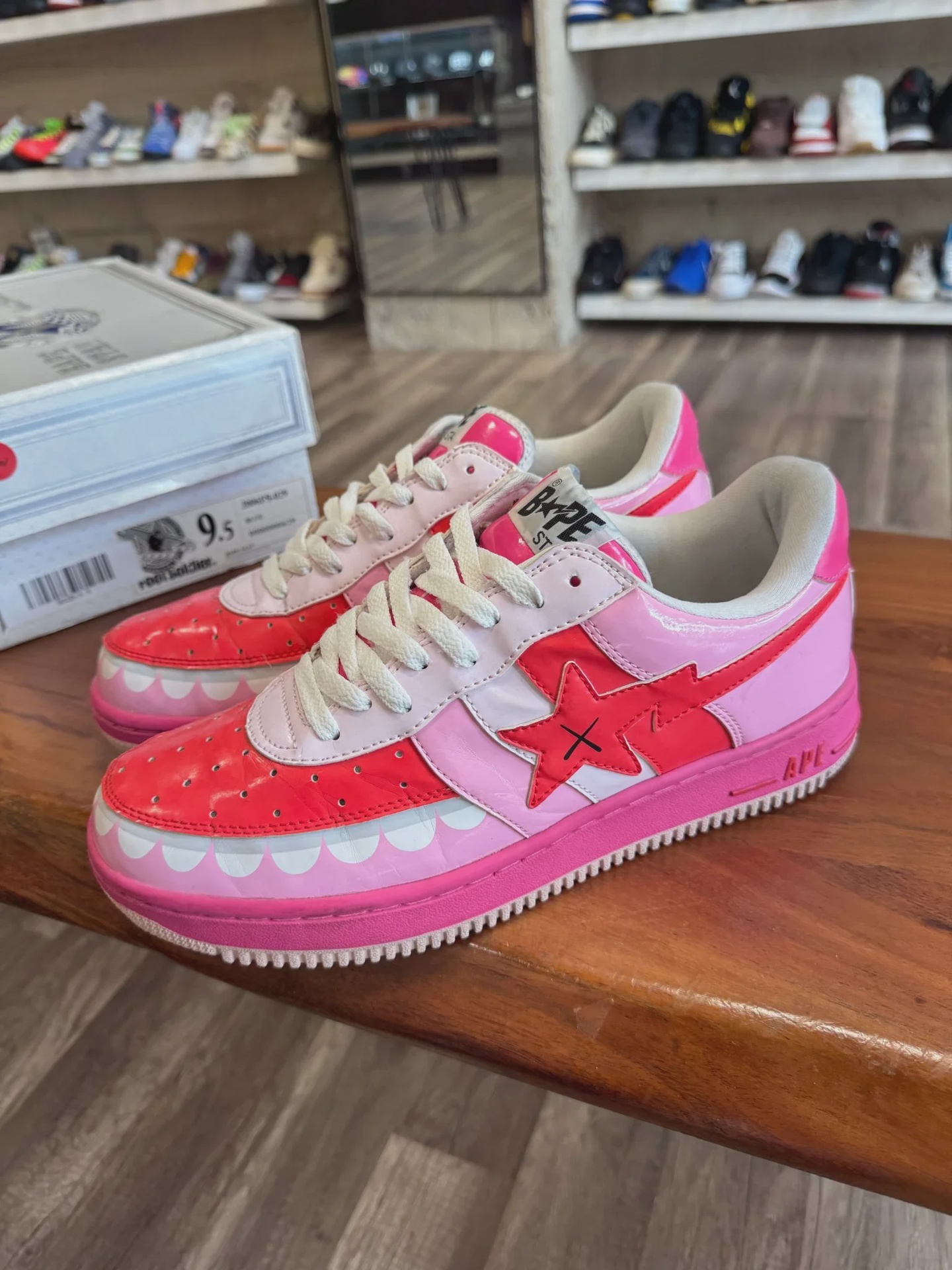 Kaws x Bapesta FS-029 Low Chompers Pink • Pre-Owned [2277] - photo 2