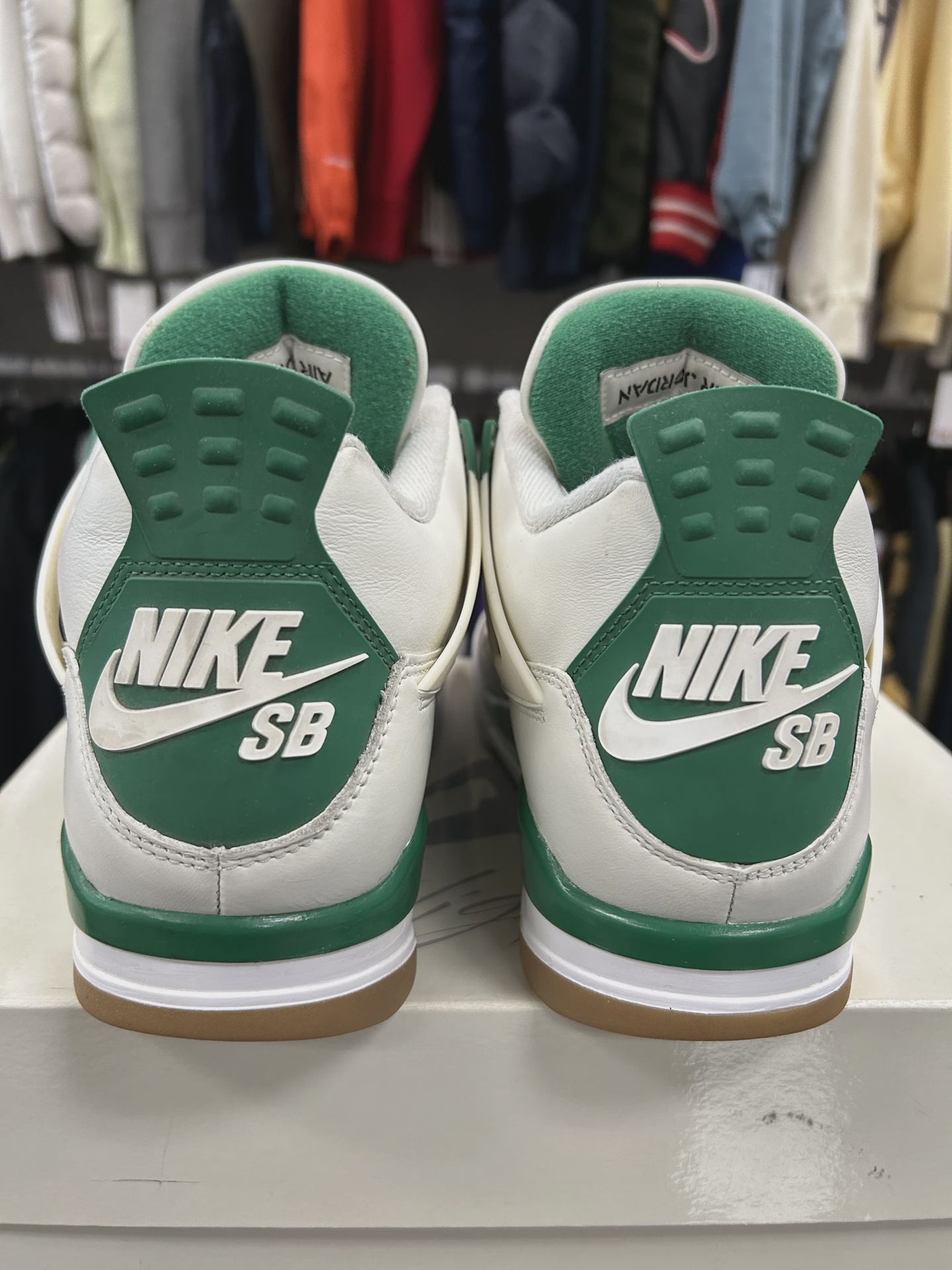 Air Jordan 4 Retro SB Pine Green • Pre-Owned [3906] 5