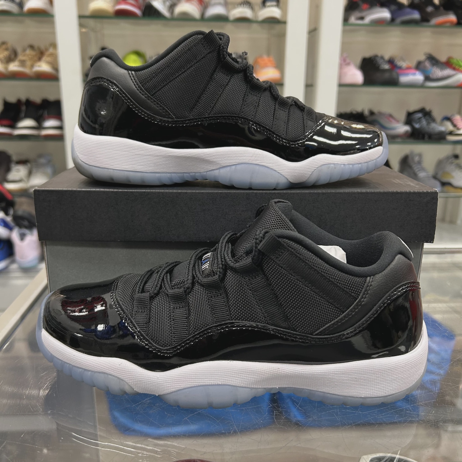 Air Jordan 11 Retro Low Space Jam (Grade School) • Pre-Owned [6917]