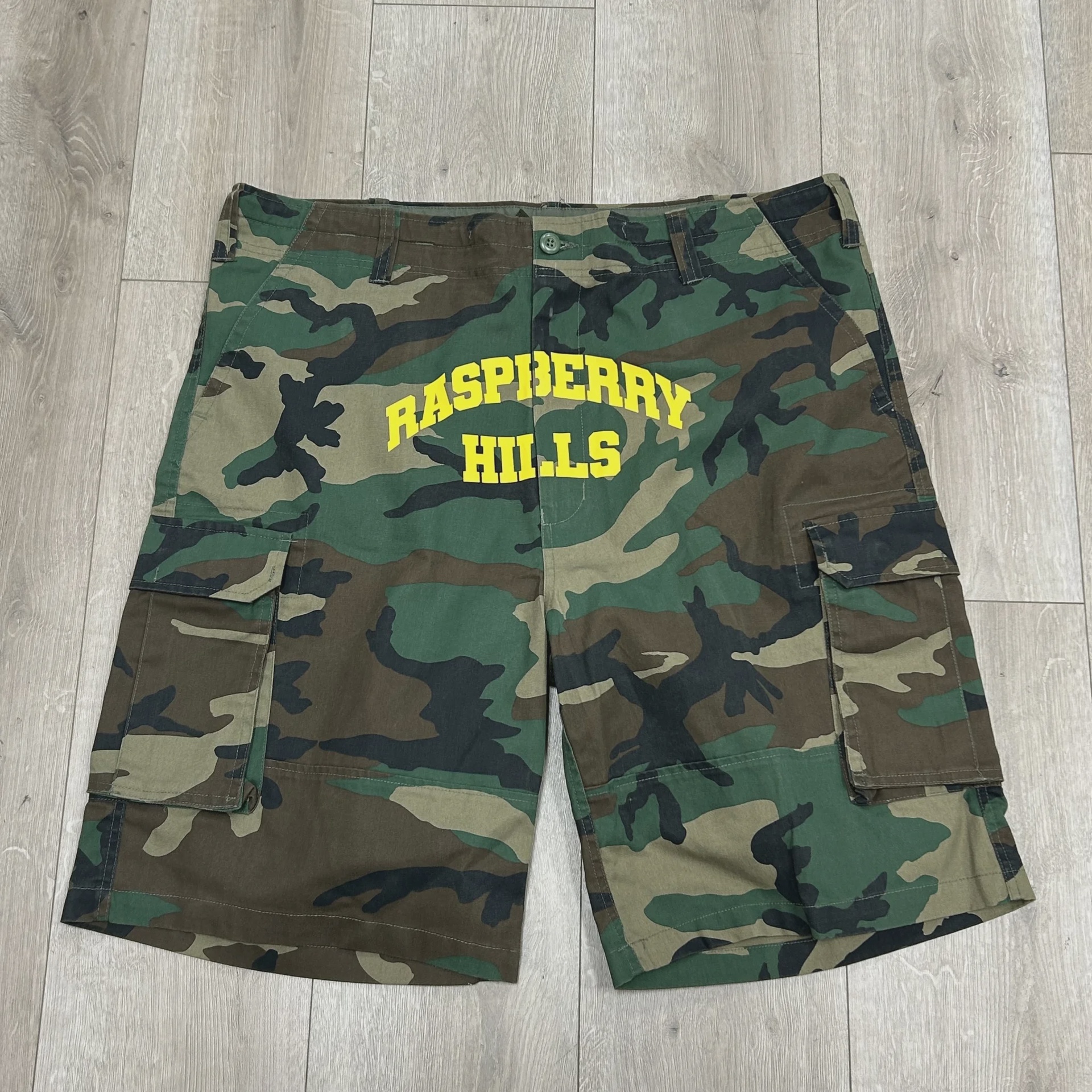 Raspberry Hills GV Gallery camo-print cargo shorts - Size XL