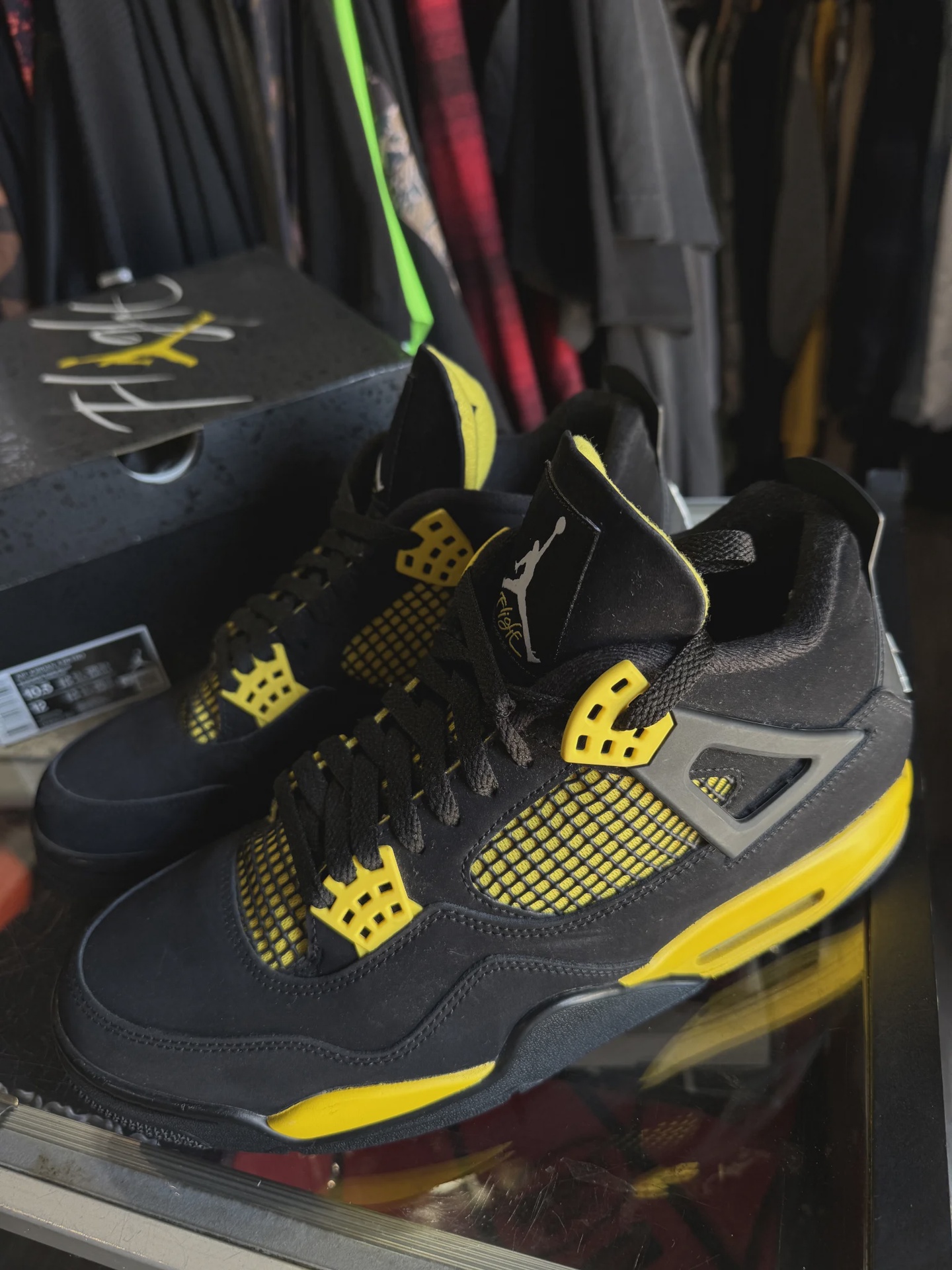 Air Jordan 4 Retro Thunder (2023) • Pre-Owned [2108] - photo 2