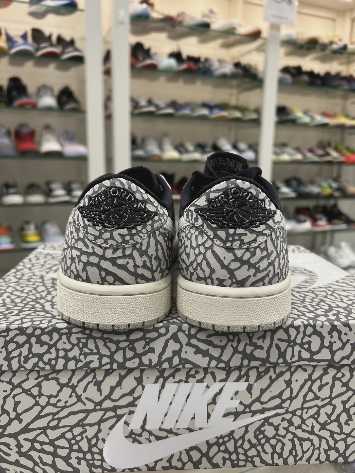 Air Jordan 1 Retro Low Original Black Cement • Pre-Owned [5519] 4