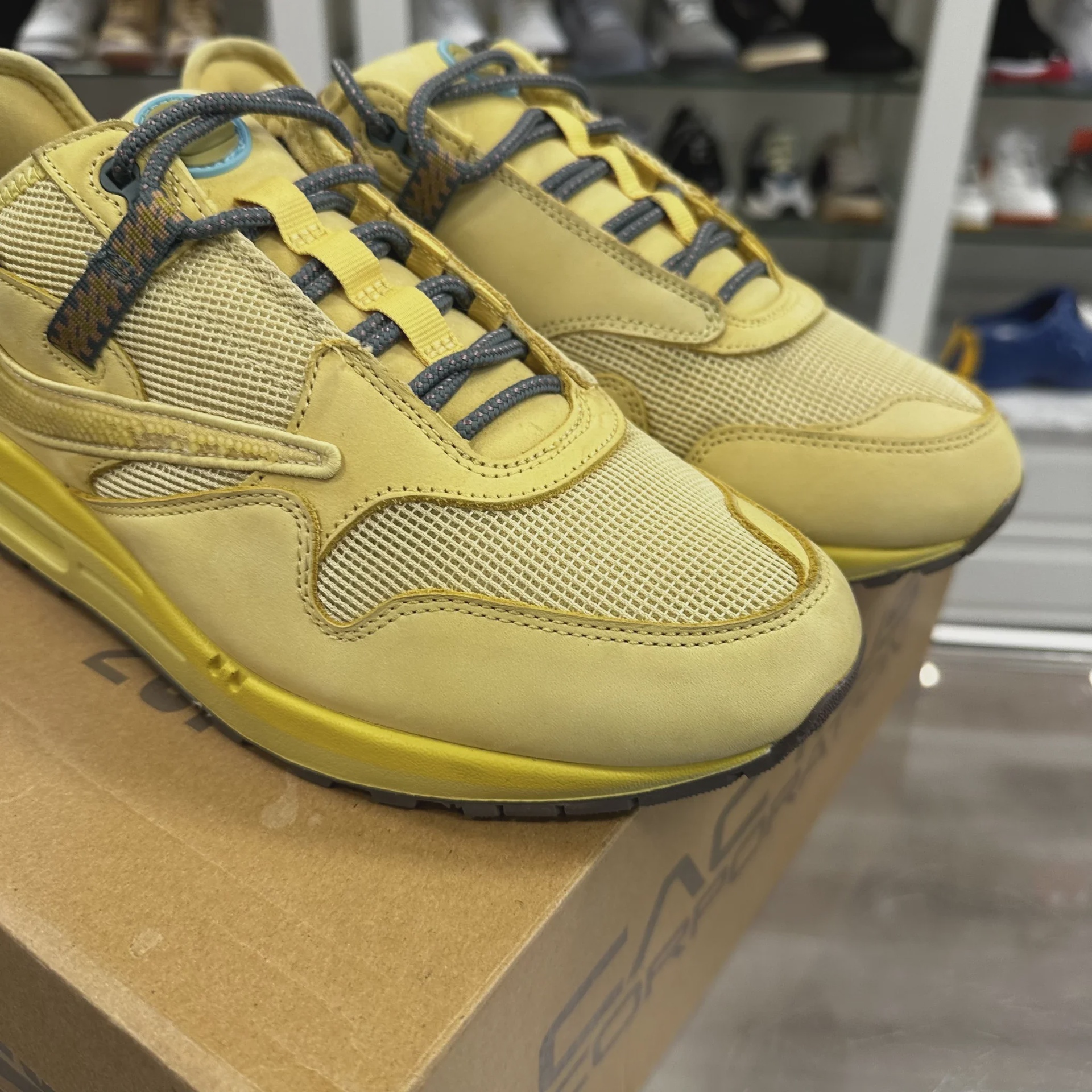 Nike Air Max 1 Travis Scott Cactus Jack Saturn Gold • Pre-Owned [5505] - photo 4