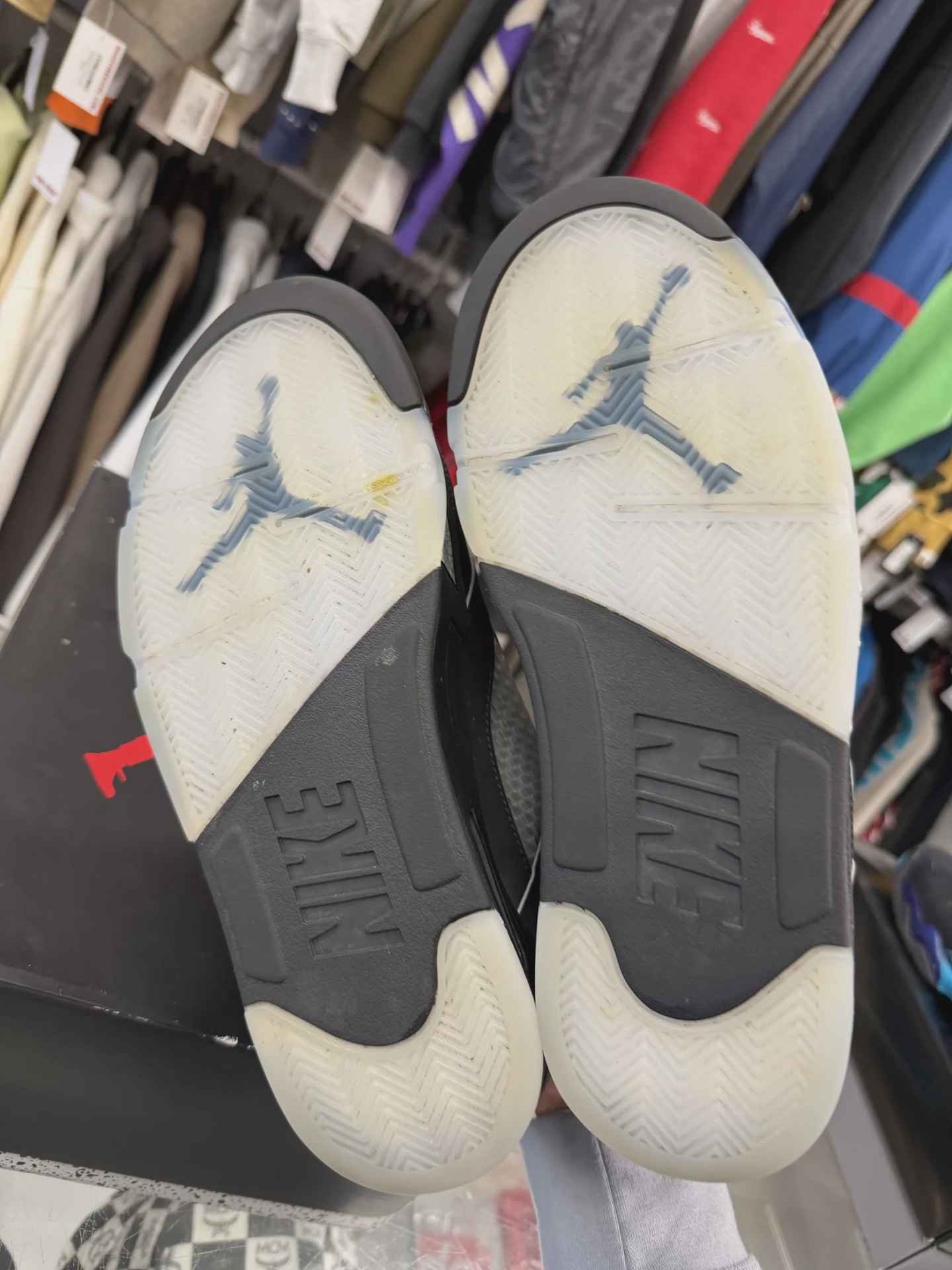 Air Jordan 5 Retro Original Black Metallic Reimagined • Pre-Owned [8092] - photo 3