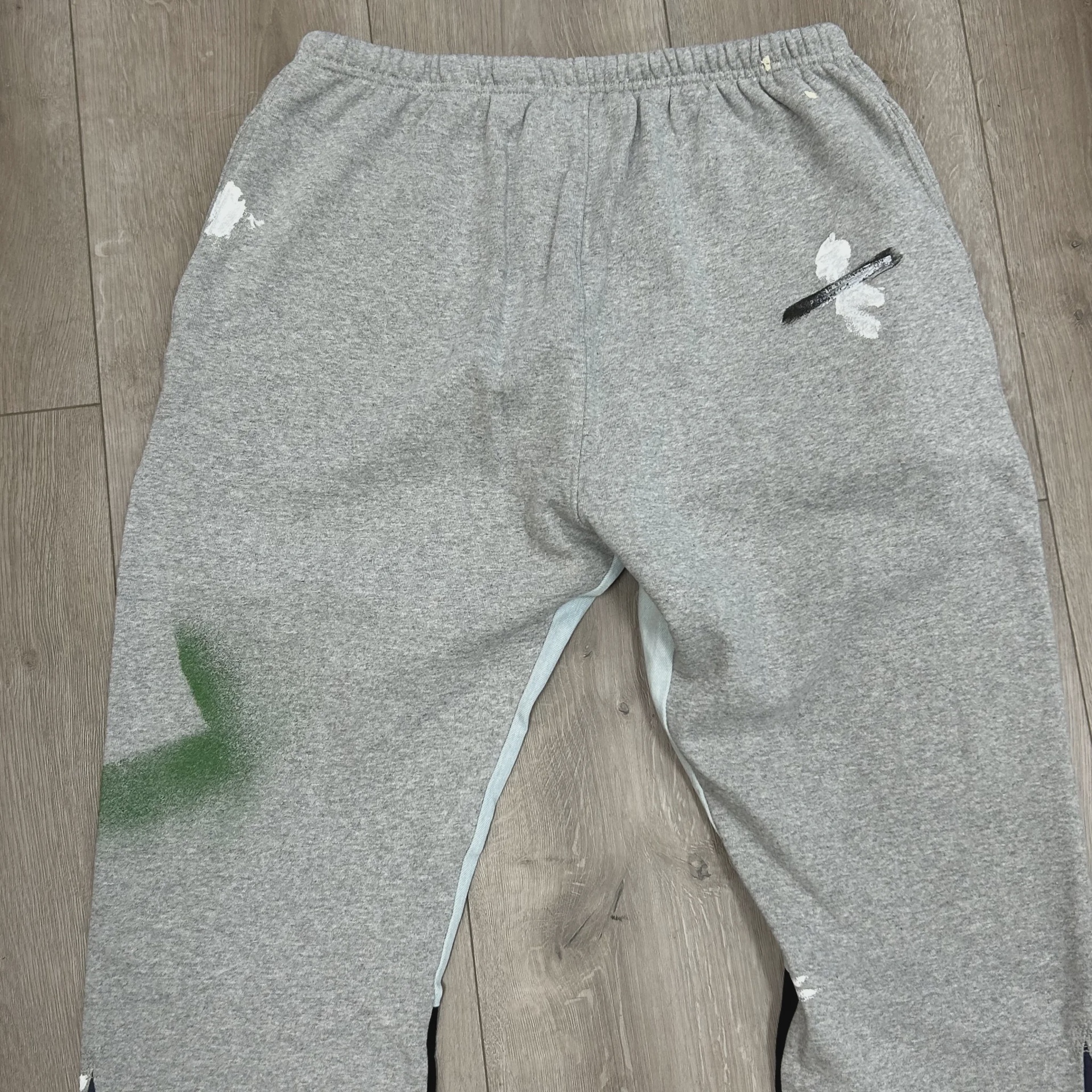 Gallery Dept. Painted Logo Flare Sweatpants in Heather Grey • Pre-Owned [1358] - photo 4