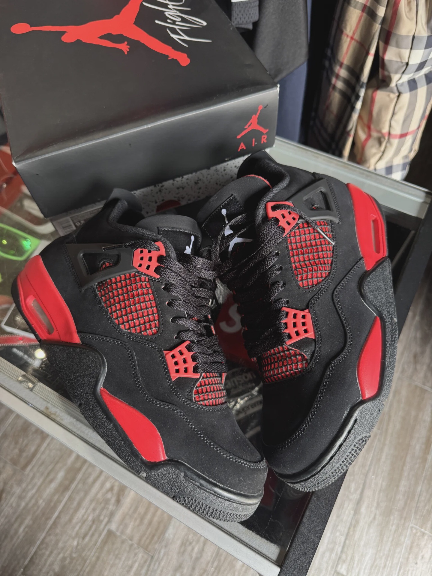 Air Jordan 4 Retro Red Thunder • Pre-Owned [8690] - photo 2