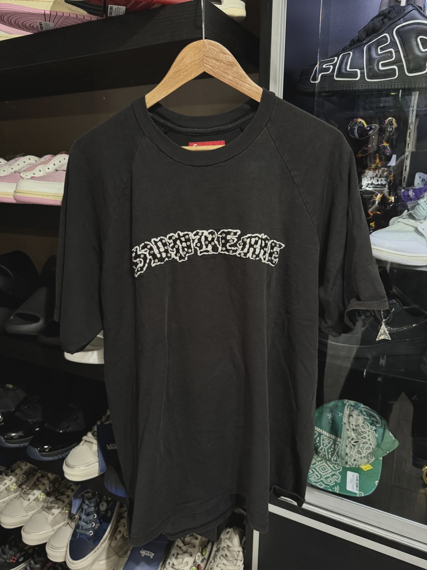 Supreme Black Tee Studs XL • Pre-Owned [3293] - photo 1