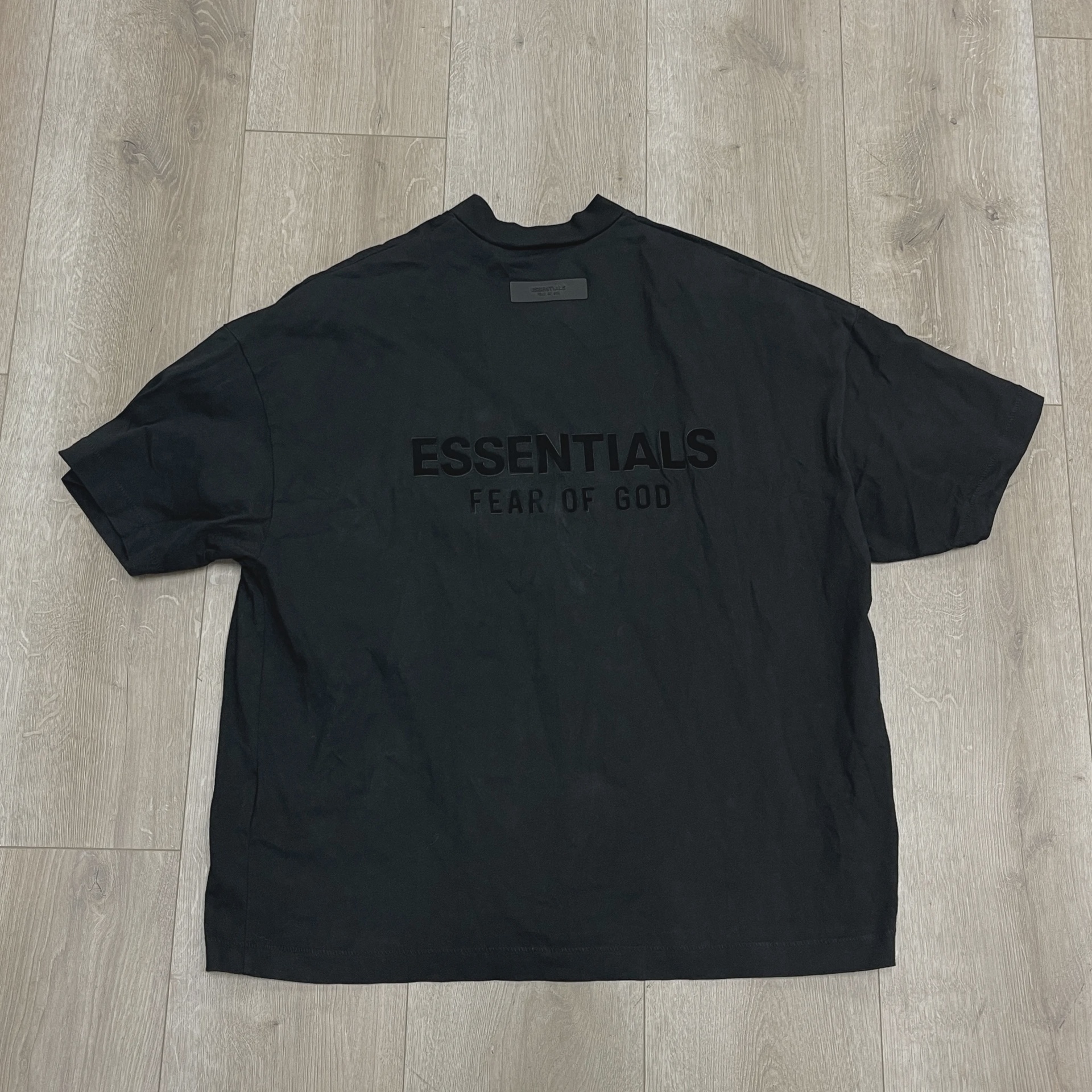 Fear of God Essentials V-Neck Black • Pre-Owned [2426] - photo 1