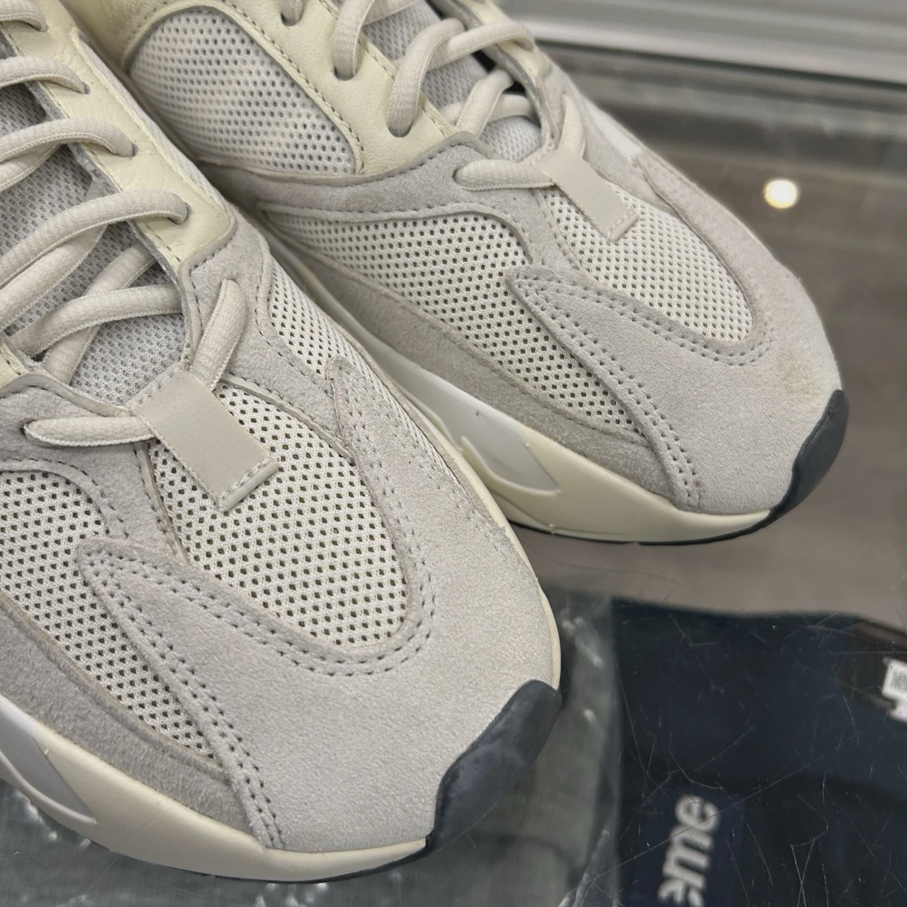 adidas Yeezy Boost 700 Analog • Pre-Owned [6729] 4