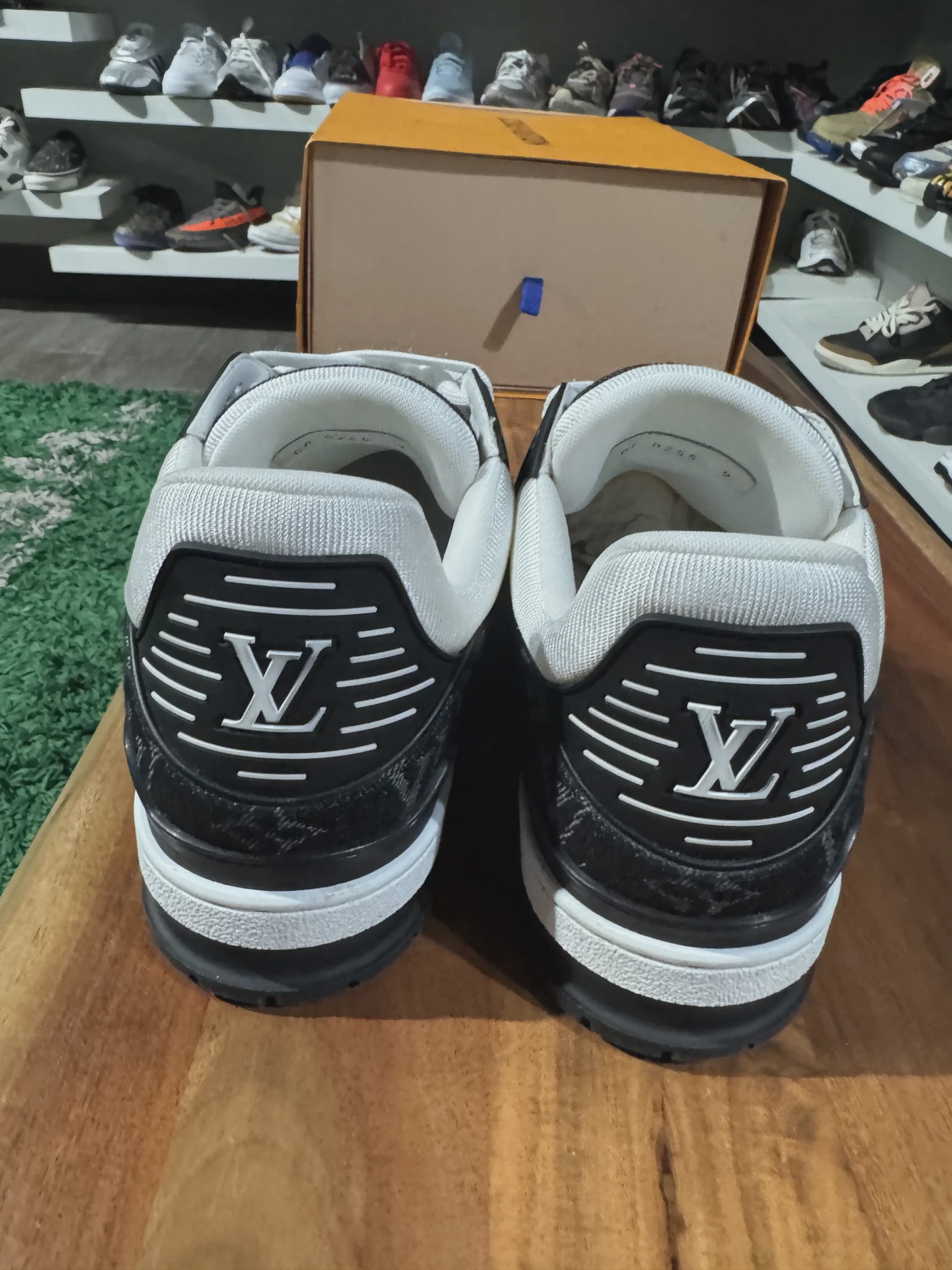 Louis Vuitton Black and White Trainers (9LV) • Pre-Owned [3478] - photo 3