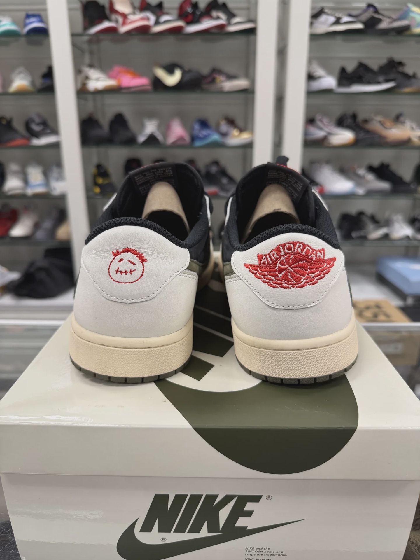 Air Jordan 1 Retro Low Original SP Travis Scott Olive (Women's) • Pre-Owned [7072] - photo 3
