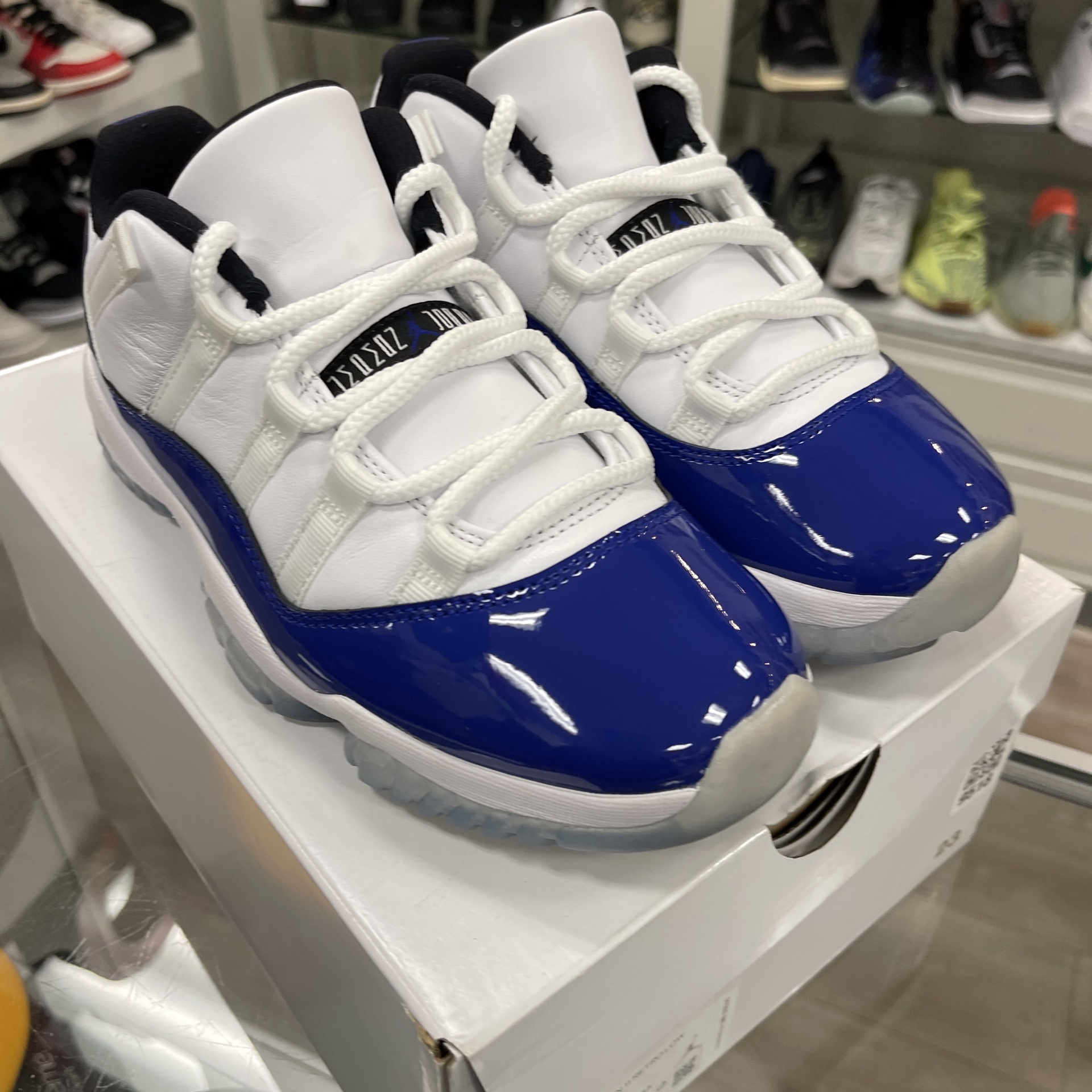 Jordan 11 Retro Low White Concord (W) - Pre-Owned 4