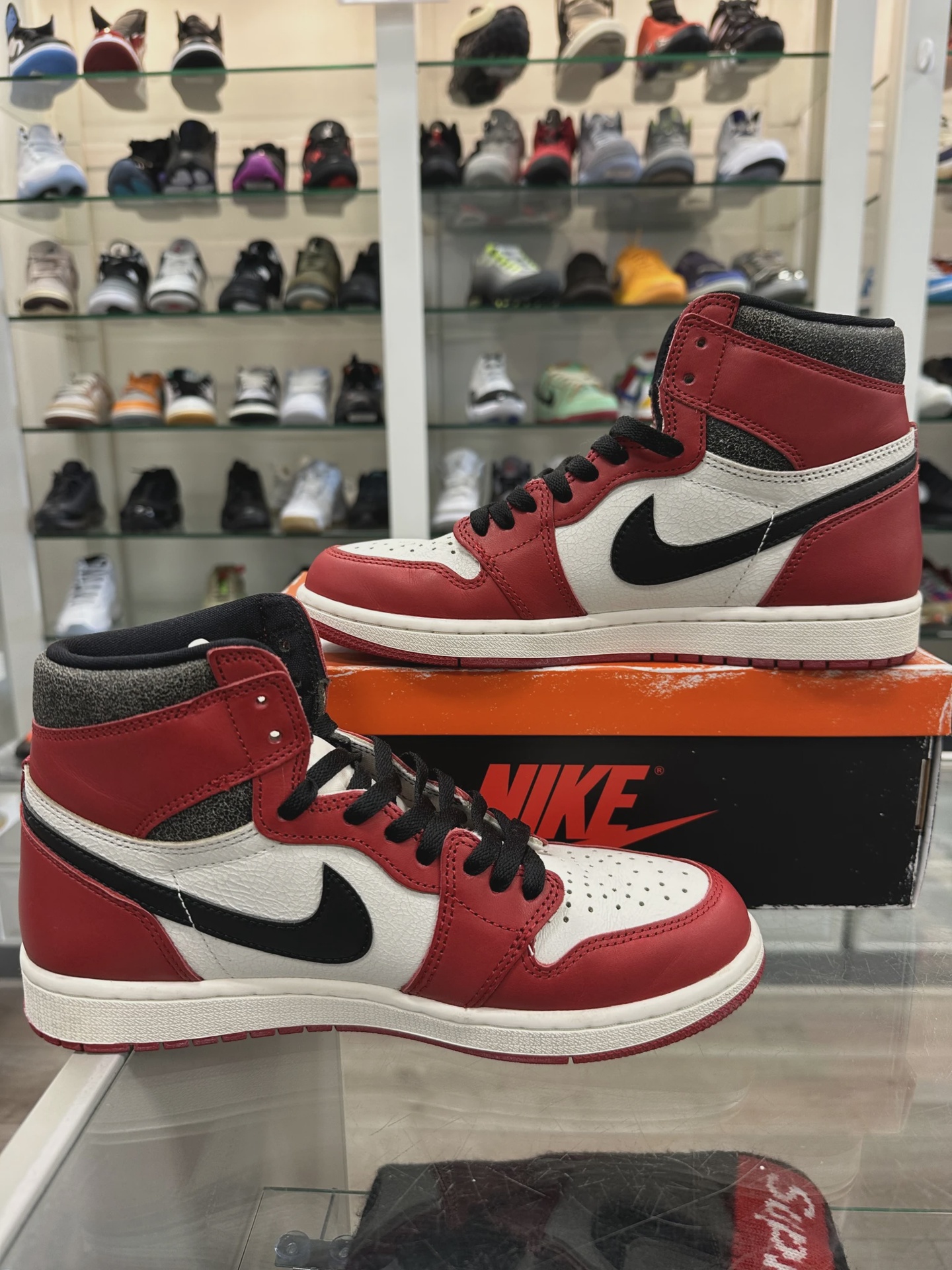 Air Jordan 1 Retro High Original Chicago Lost and Found (Size 8.5) • Pre-Owned [7928] 7
