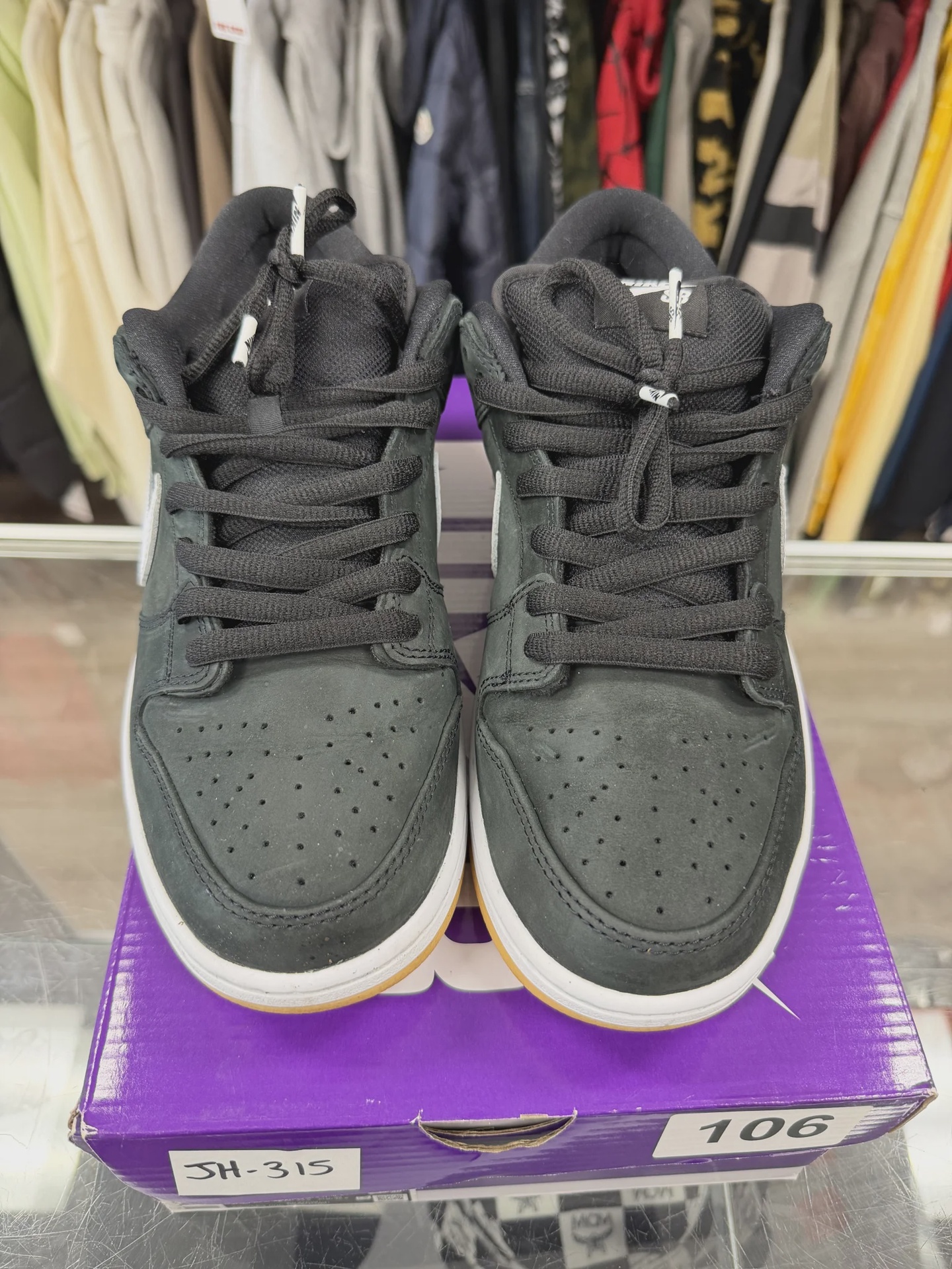 Nike SB Dunk Low Pro Black Gum • Pre-Owned [7687] - photo 5
