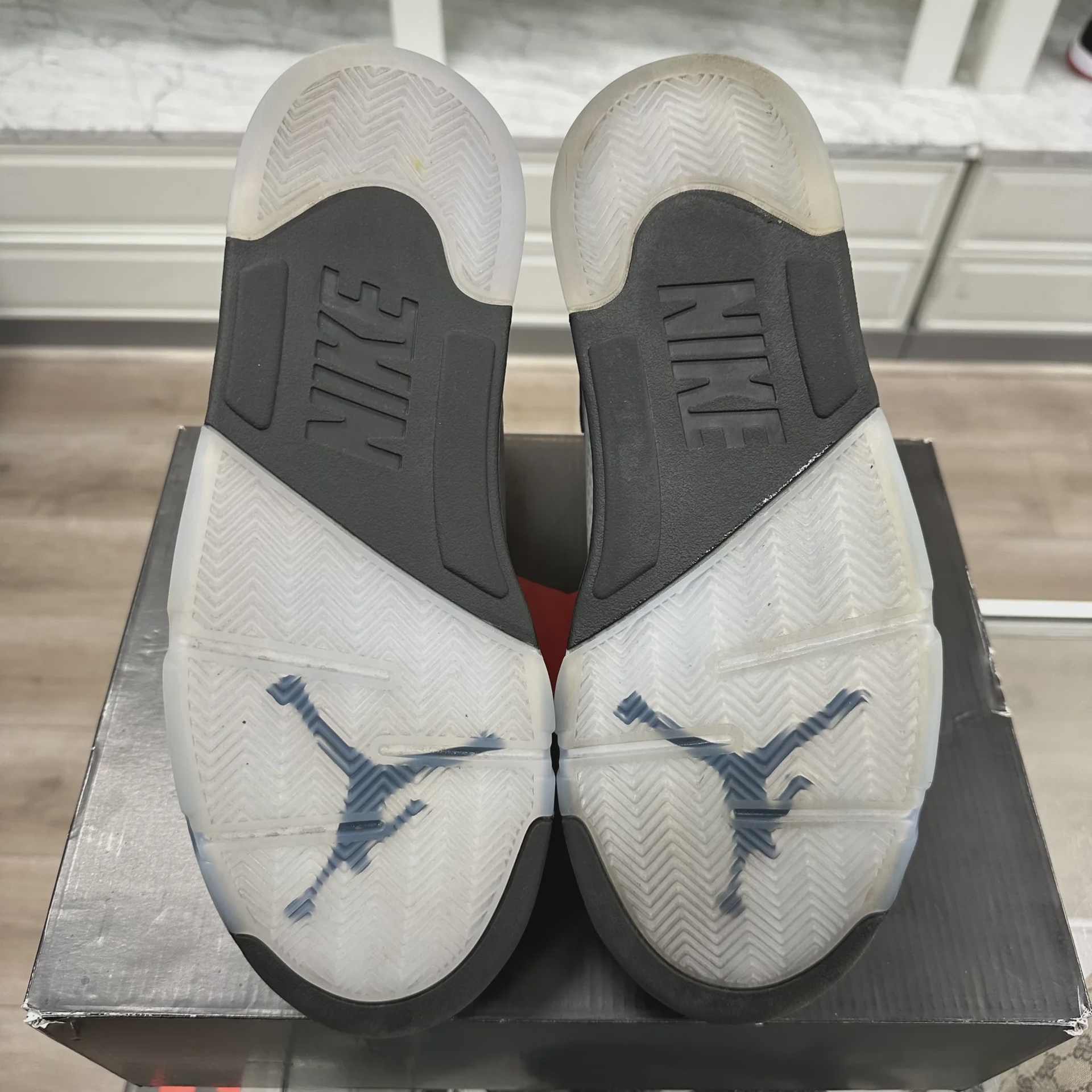 Jordan 5 Retro OG Black Metallic Reimagined • Pre-Owned [6798] - photo 4