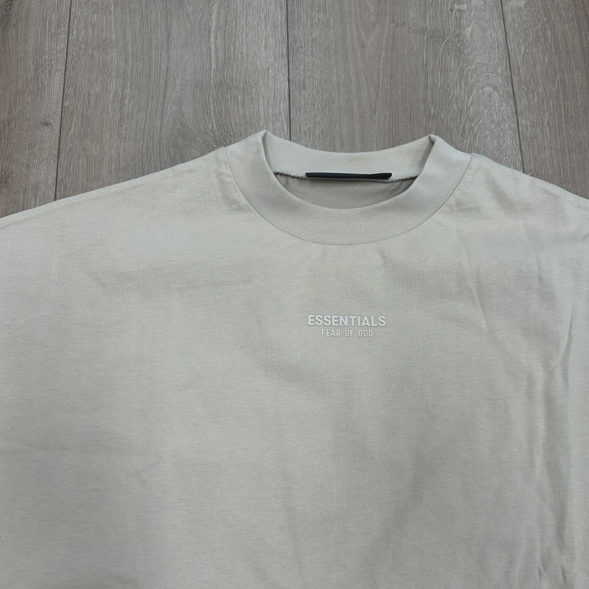 Essentials cream tee • Brand New [3180] 2