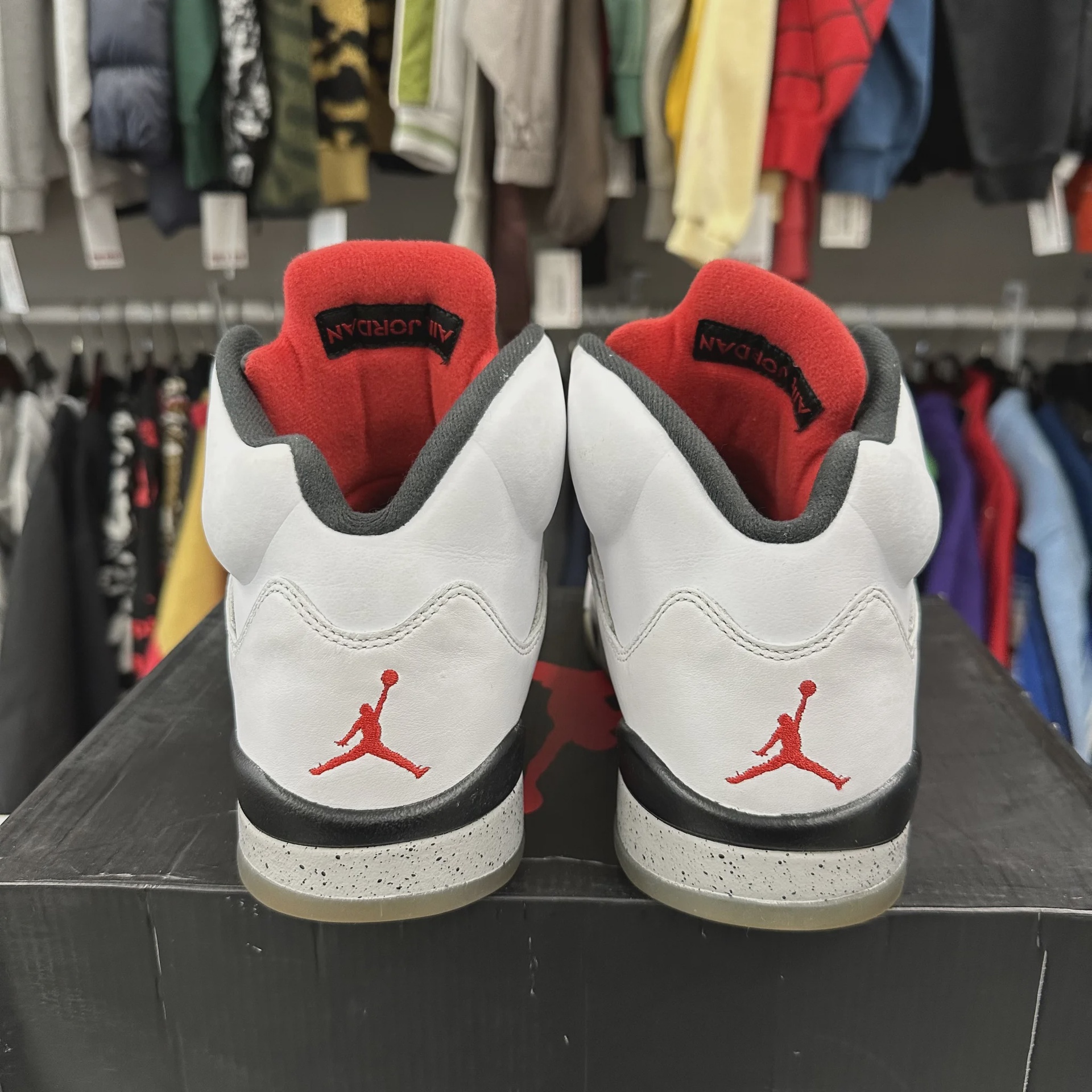 Air Jordan 5 Retro White Cement • Pre-Owned [5777] - photo 6
