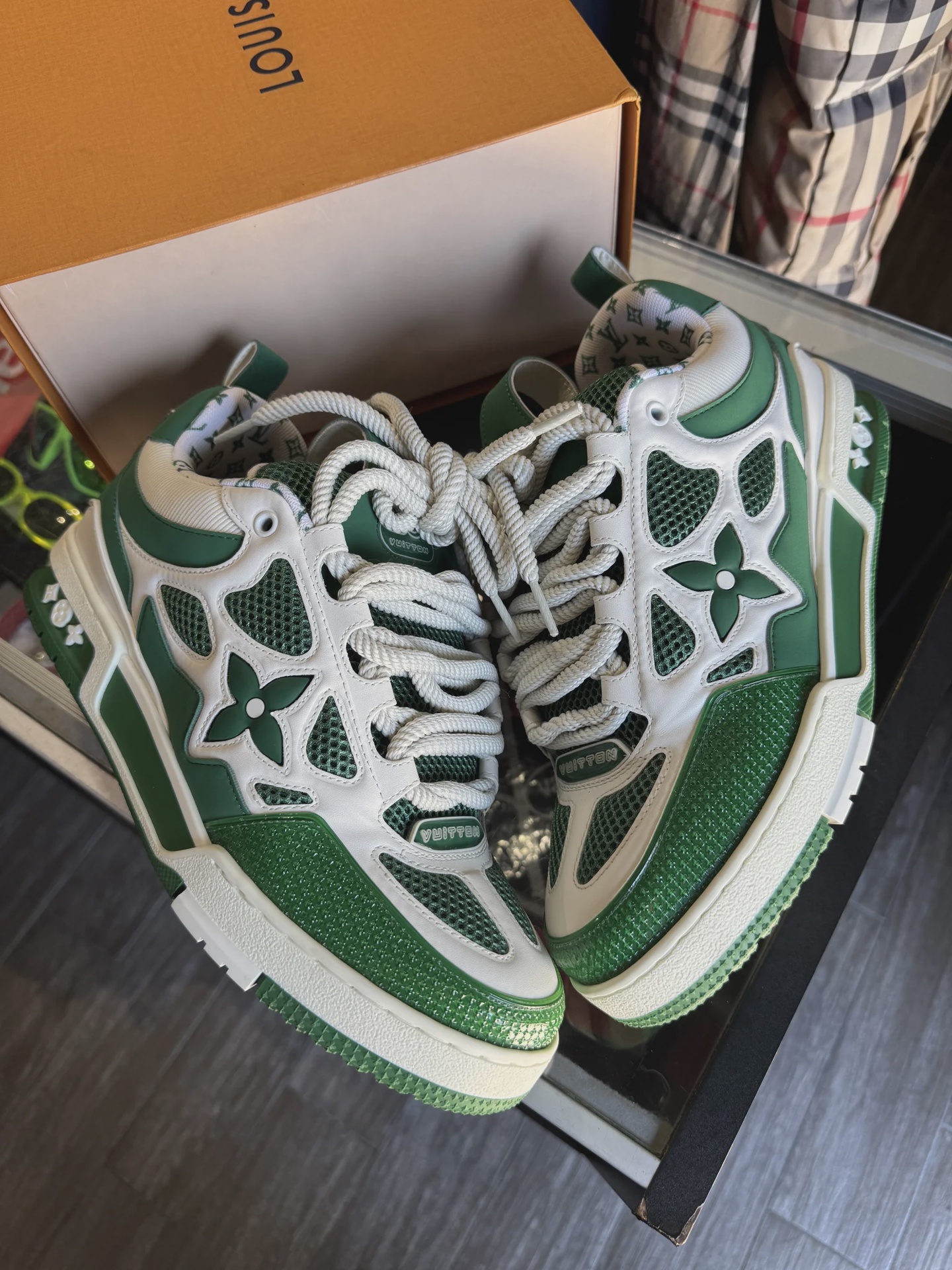 Louis Vuitton Green Skates • Pre-Owned [1947] - photo 1