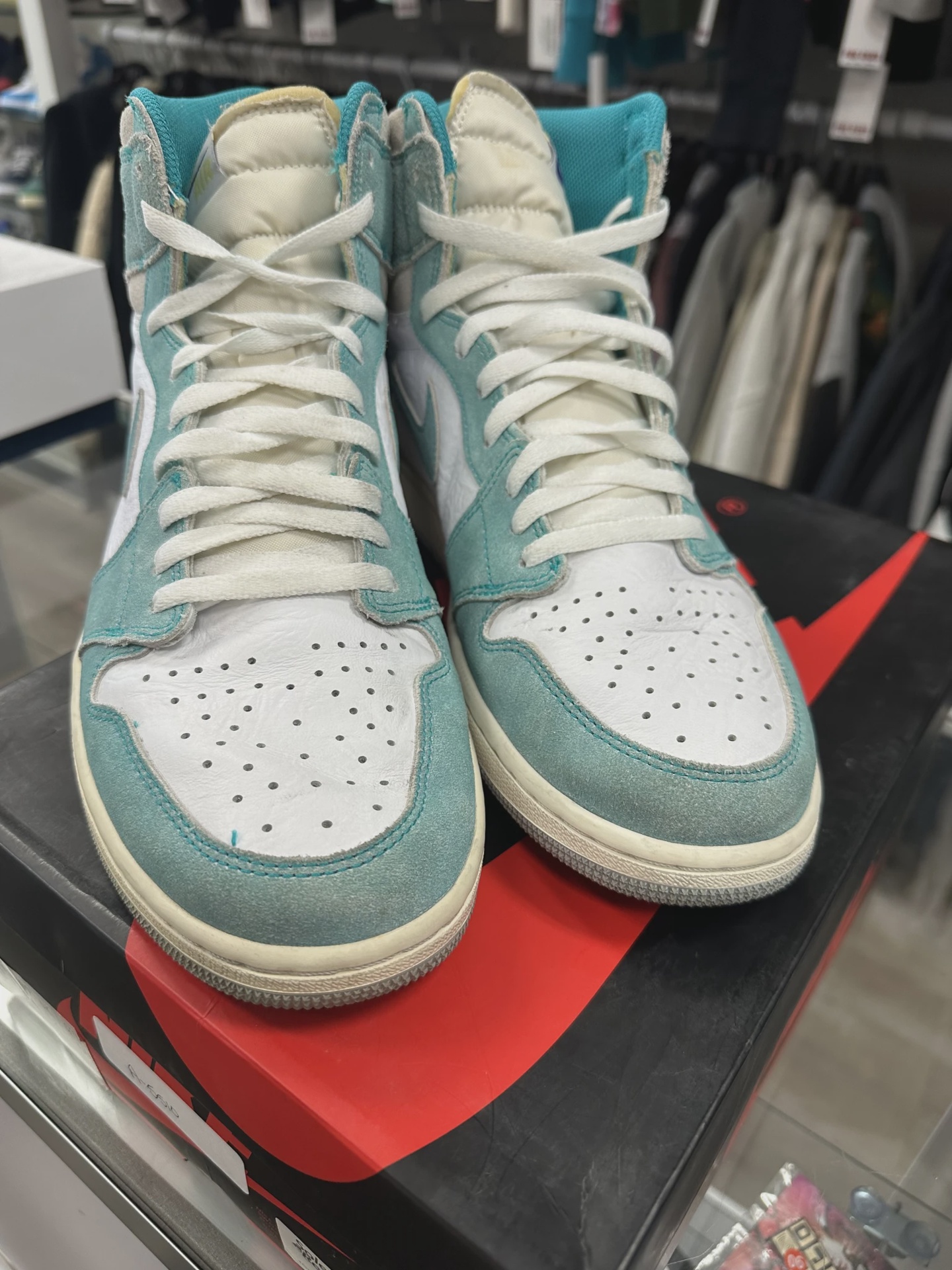 Air Jordan 1 Retro High Turbo Green • Pre-Owned [5717] 3