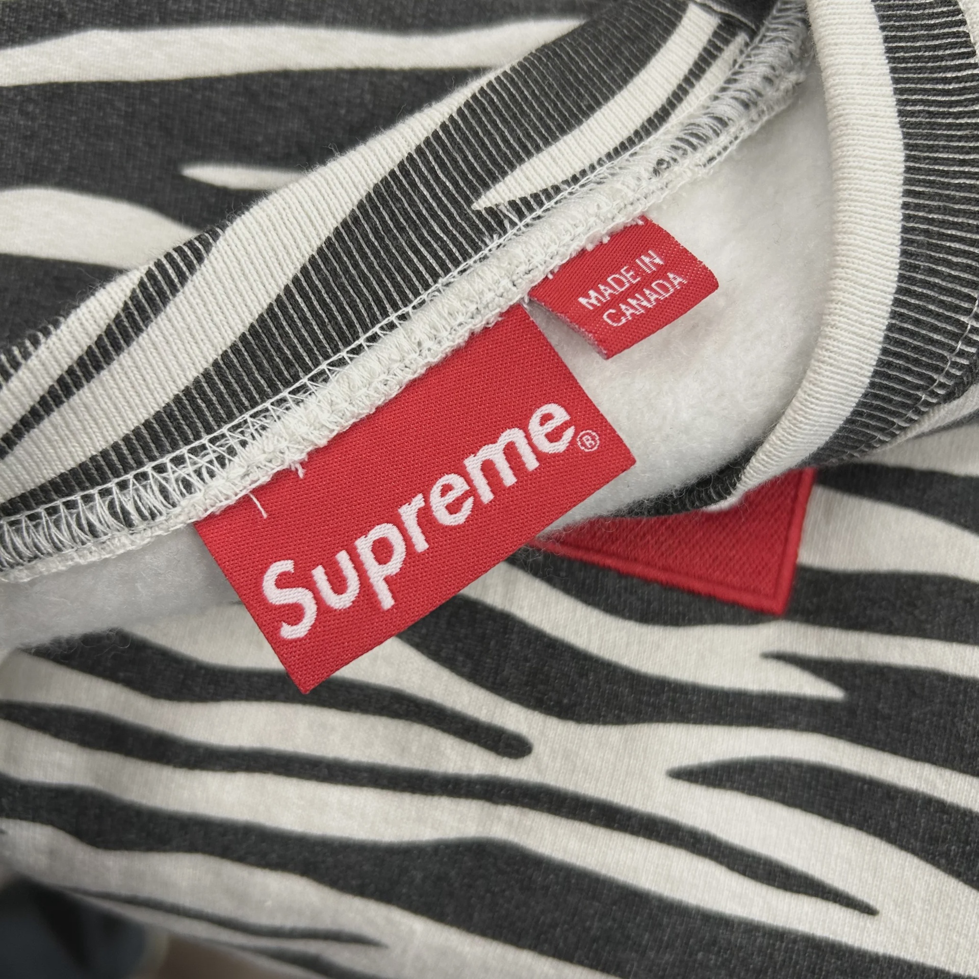Supreme Box Logo Crewneck (FW22) Zebra • Pre-Owned [1614] - photo 5
