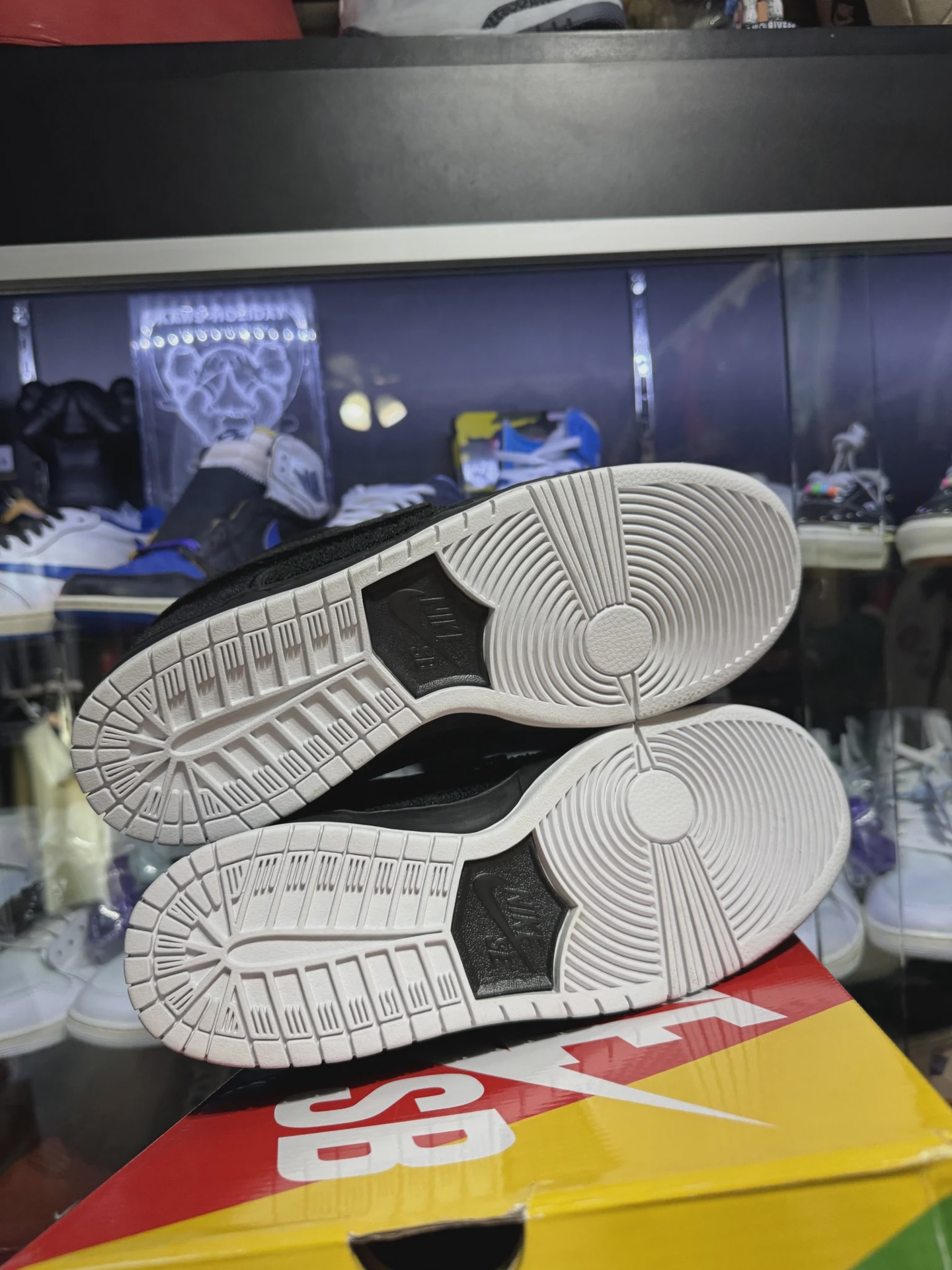 Nike SB Dunk Low Gnarhunters • Pre-Owned [9169] - photo 2