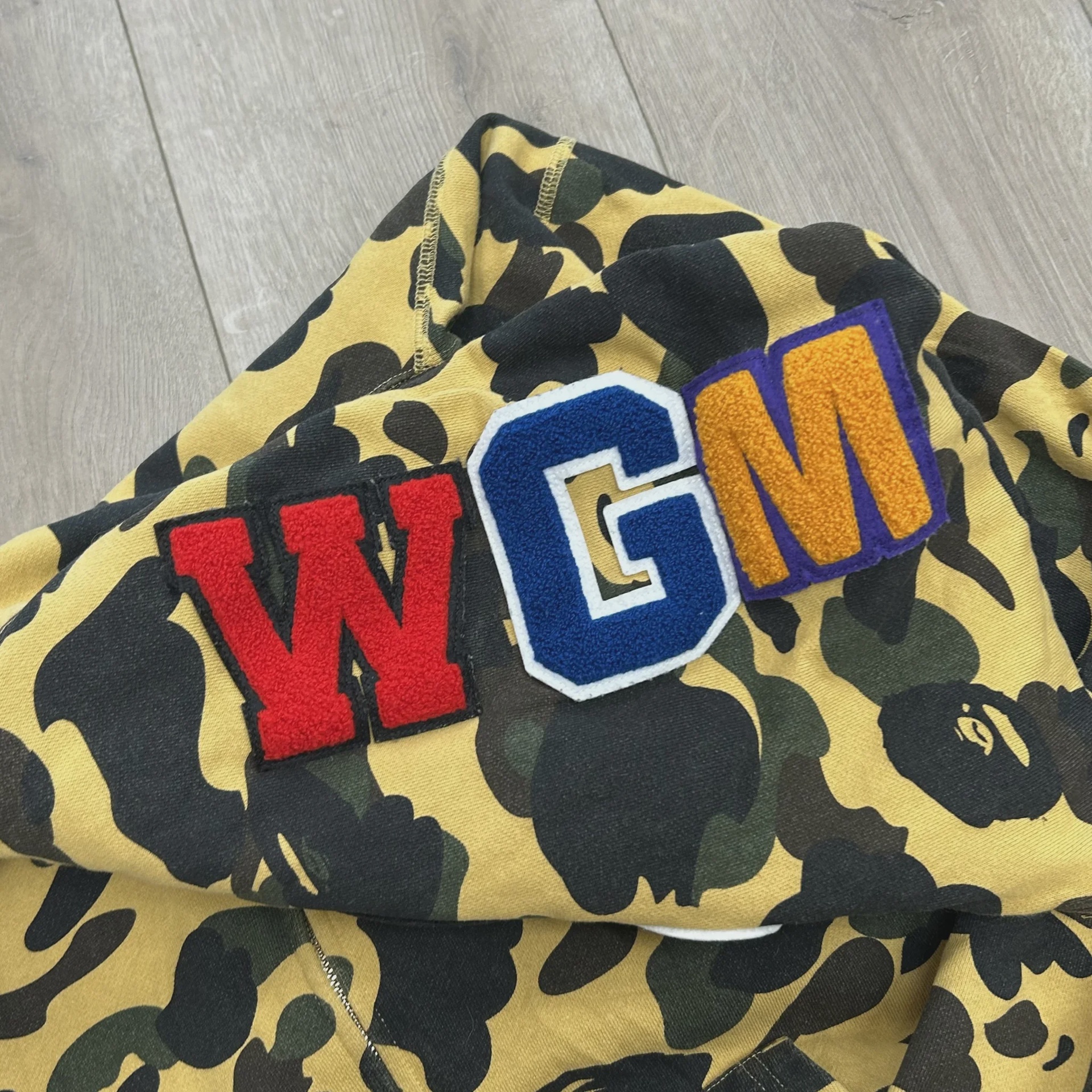A Bathing Ape (BAPE) 1st Camo Shark Full Zip Hoodie • Pre-Owned [4179] - photo 9