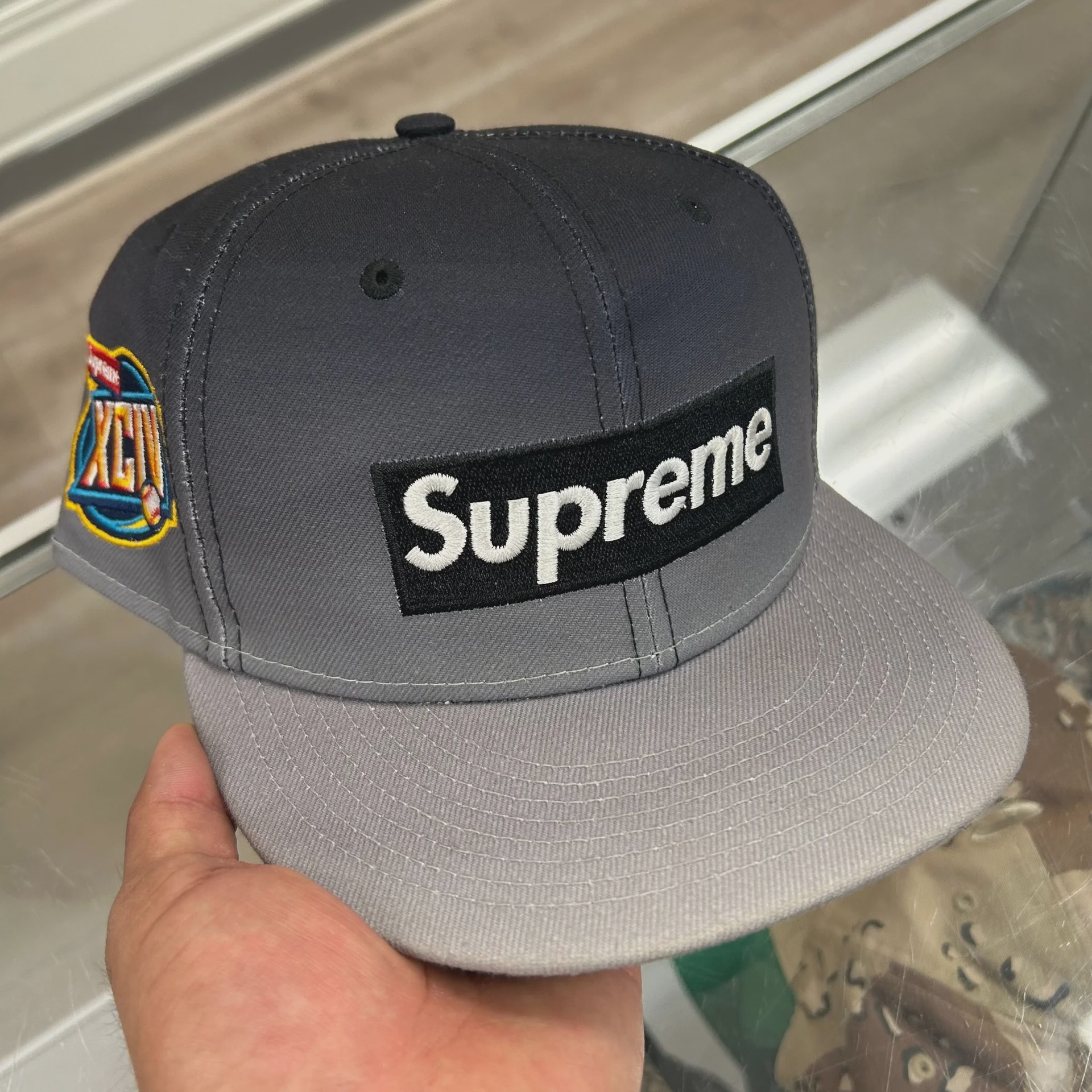 SS23 Supreme Gradient Box Logo New Era 'Black' • Pre-Owned [1663] - photo 1