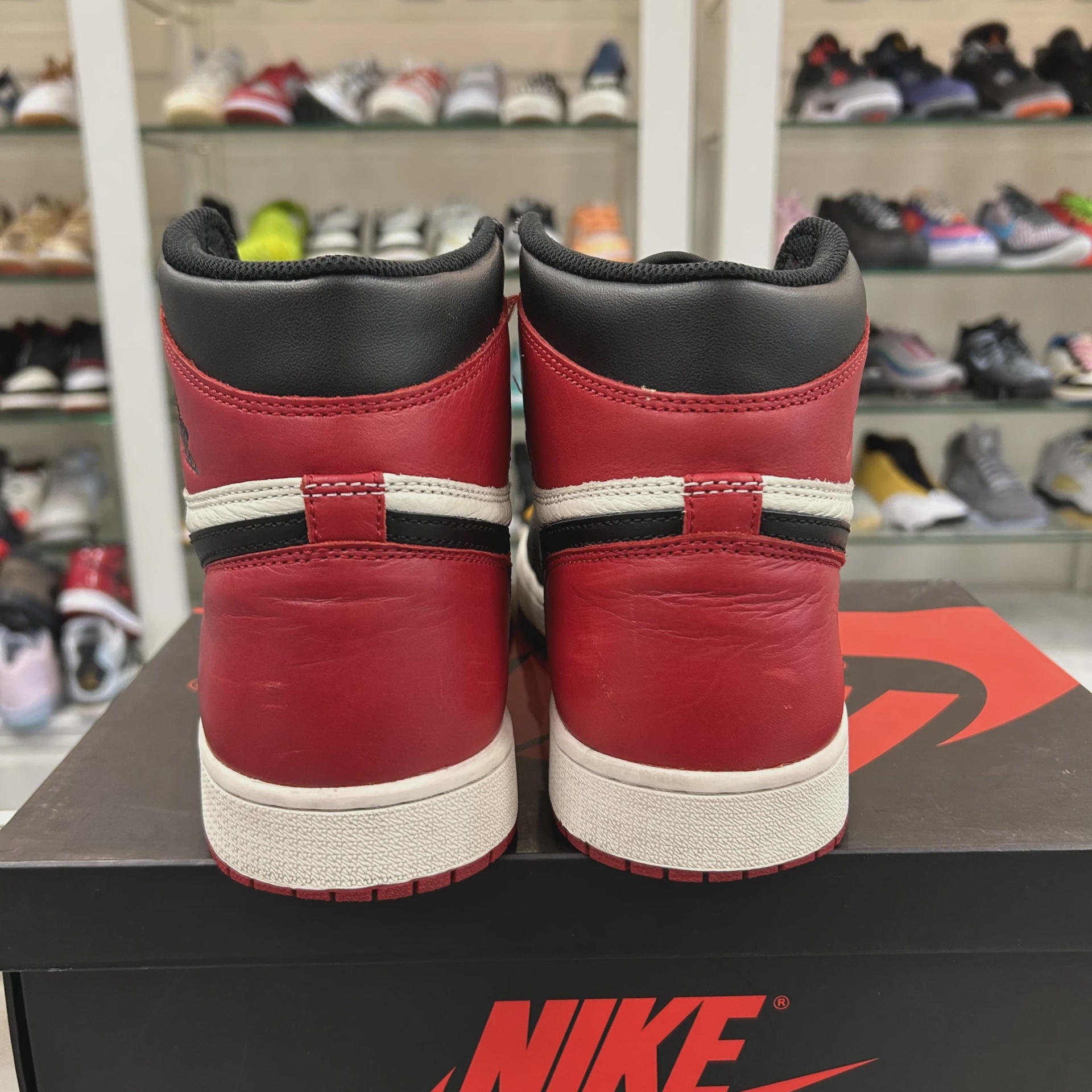 Air Jordan 1 Retro High Black Red Toe • Pre-Owned [5369] 4