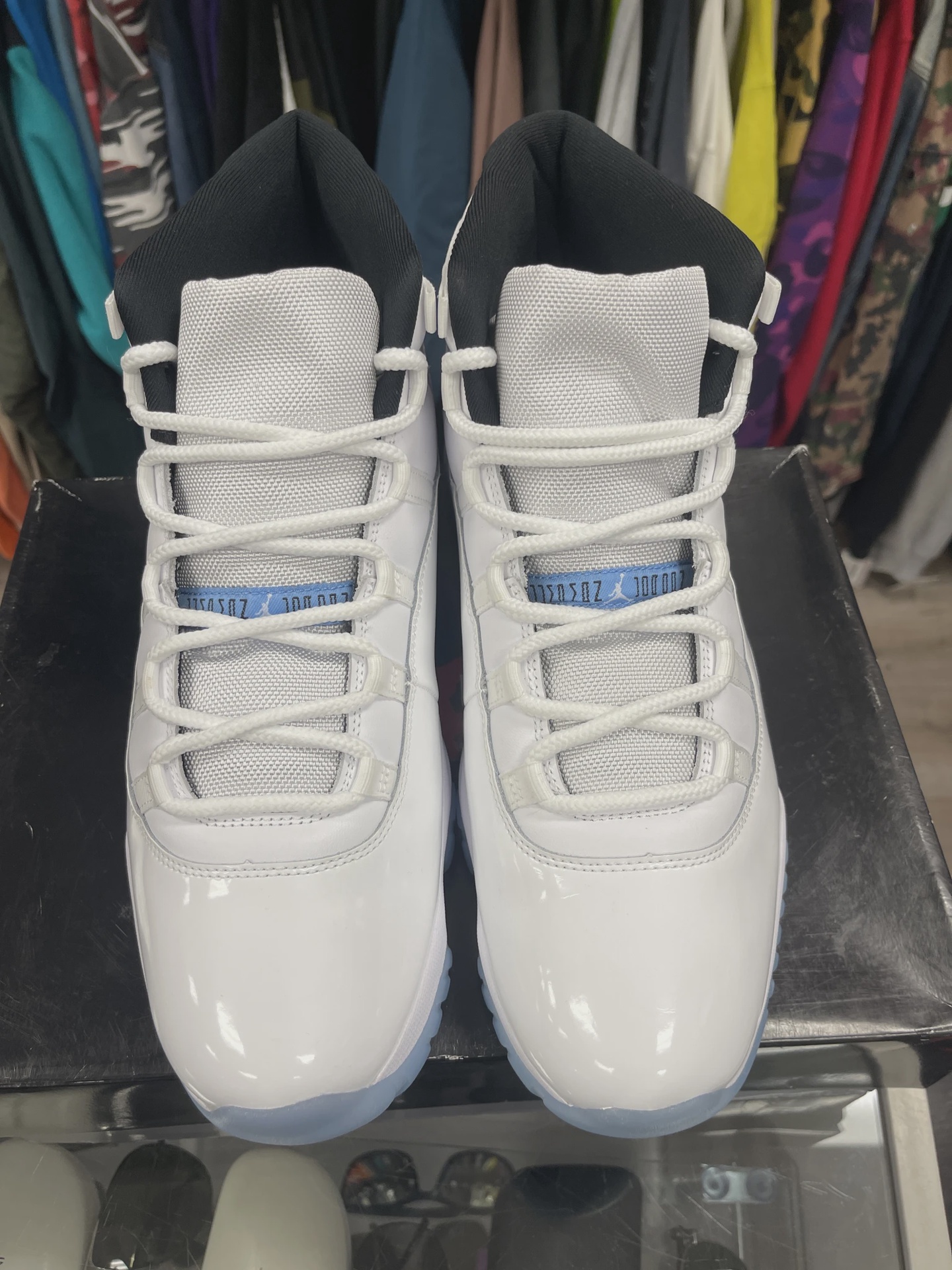 Jordan 11 Retro Legend Blue (2024) • Pre-Owned [9763] 3