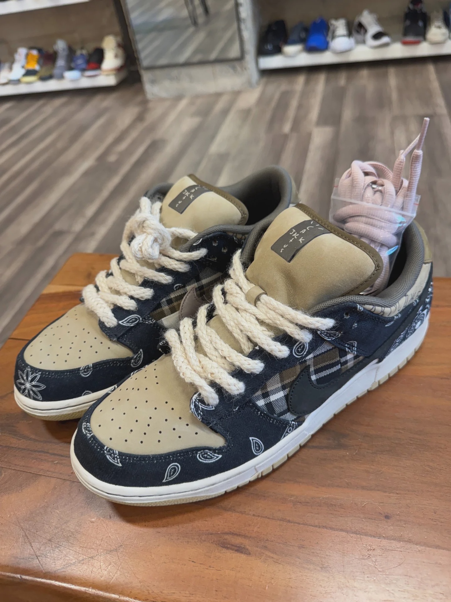 Nike SB Dunk Low Travis Scott No Box • Pre-Owned [7543] - photo 3