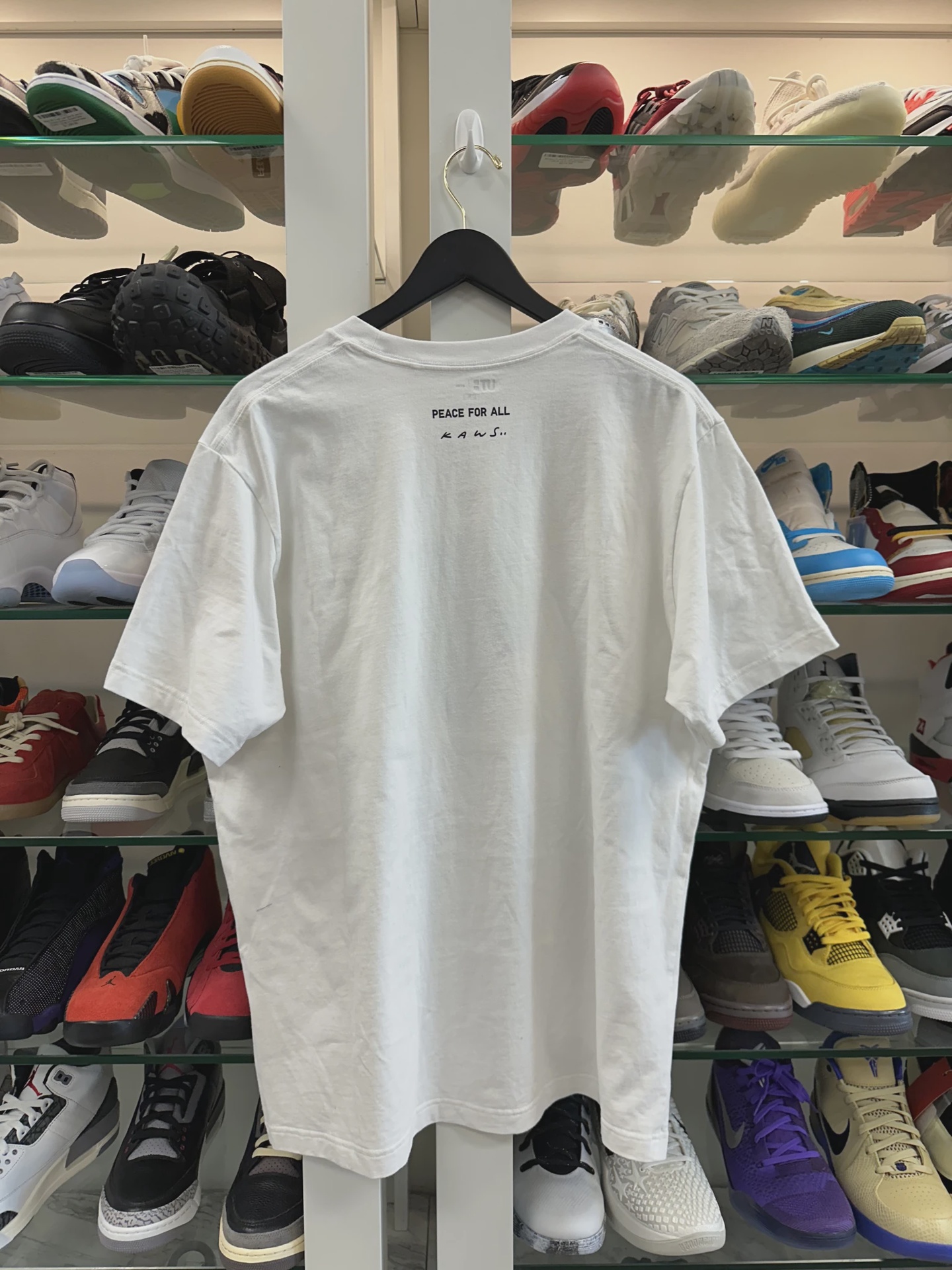 Uniqlo Kaws tee • Pre-Owned [9815] 4