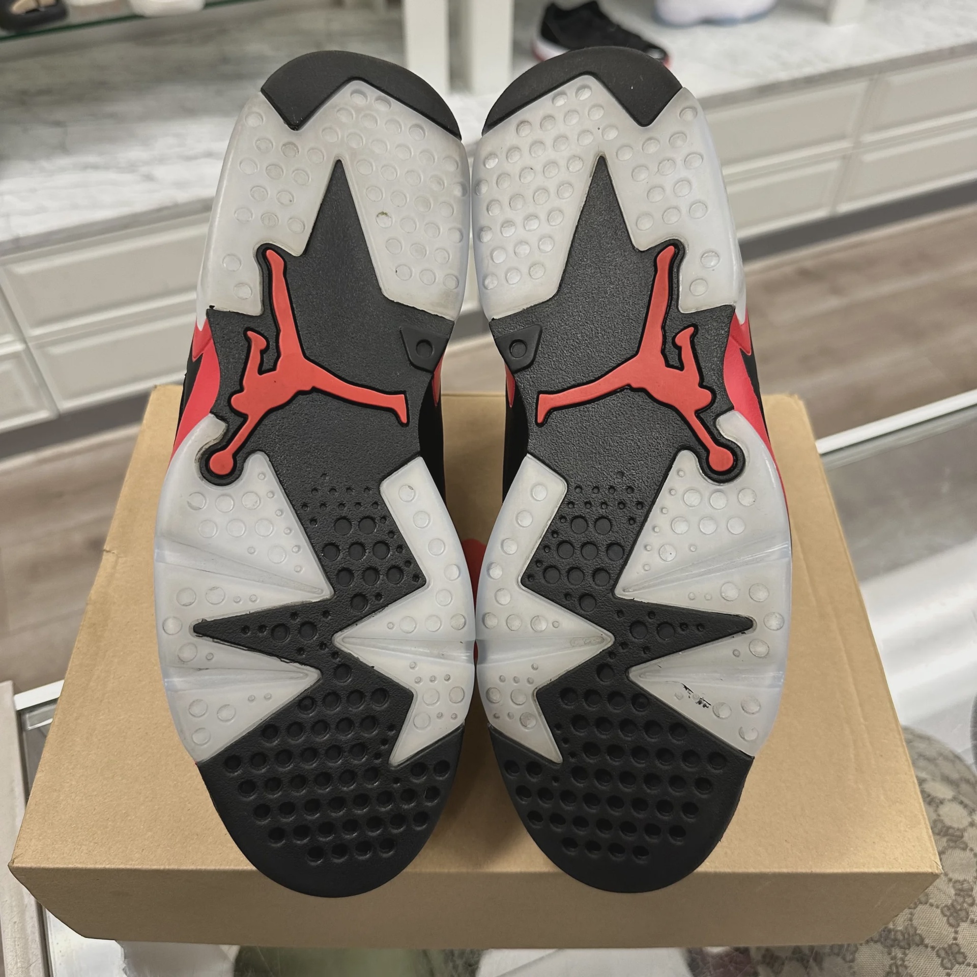 Air Jordan 6 Retro Infrared Salesman • Pre-Owned [8842] - photo 4