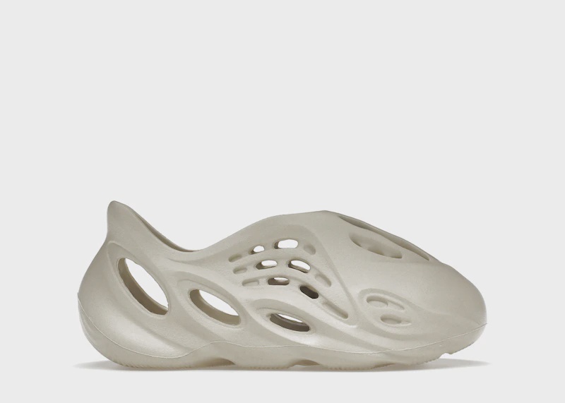 Adidas adidas Yeezy Foam RNNR Sand • New - Size US M 12