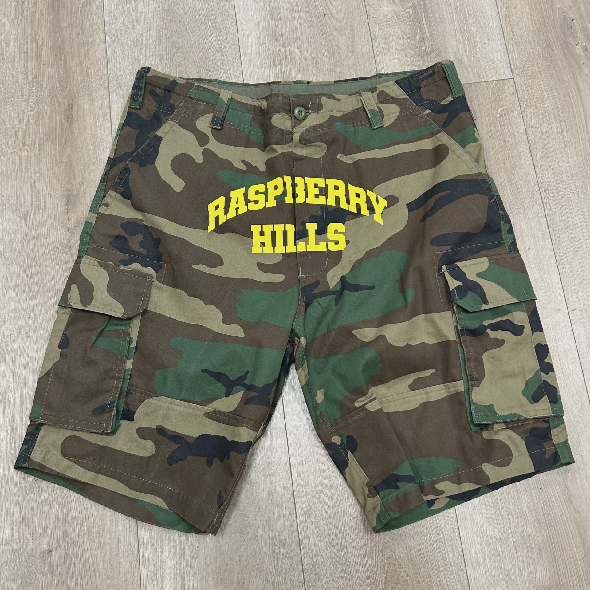 GV Gallery camo-print cargo shorts • Pre-Owned [8571] - photo 1
