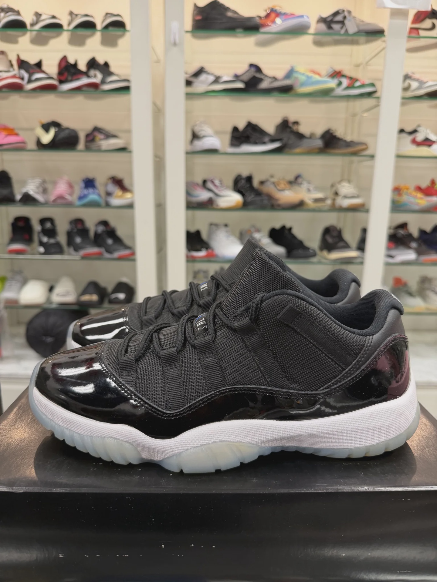 Air Jordan 11 Retro Low Space Jam • Pre-Owned [3848] - photo 5