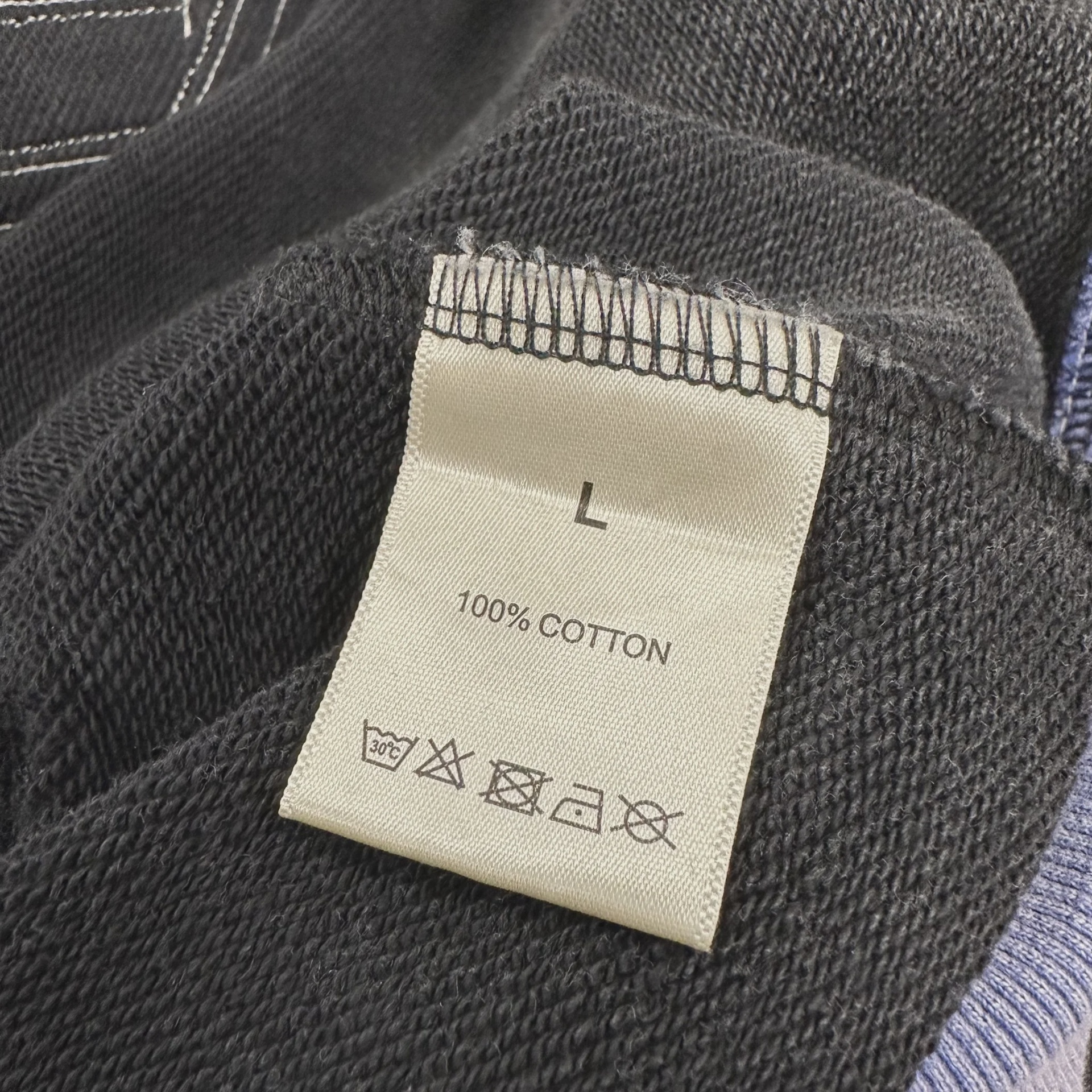 Vale Forever "Hypnotiq" Zip-Up Hoodie in Black • Pre-Owned [0720] - photo 2