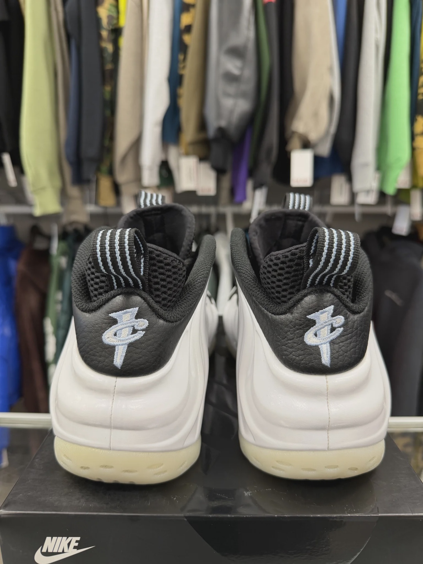 Nike Air Foamposite One Penny PE • Pre-Owned [8910] - photo 4