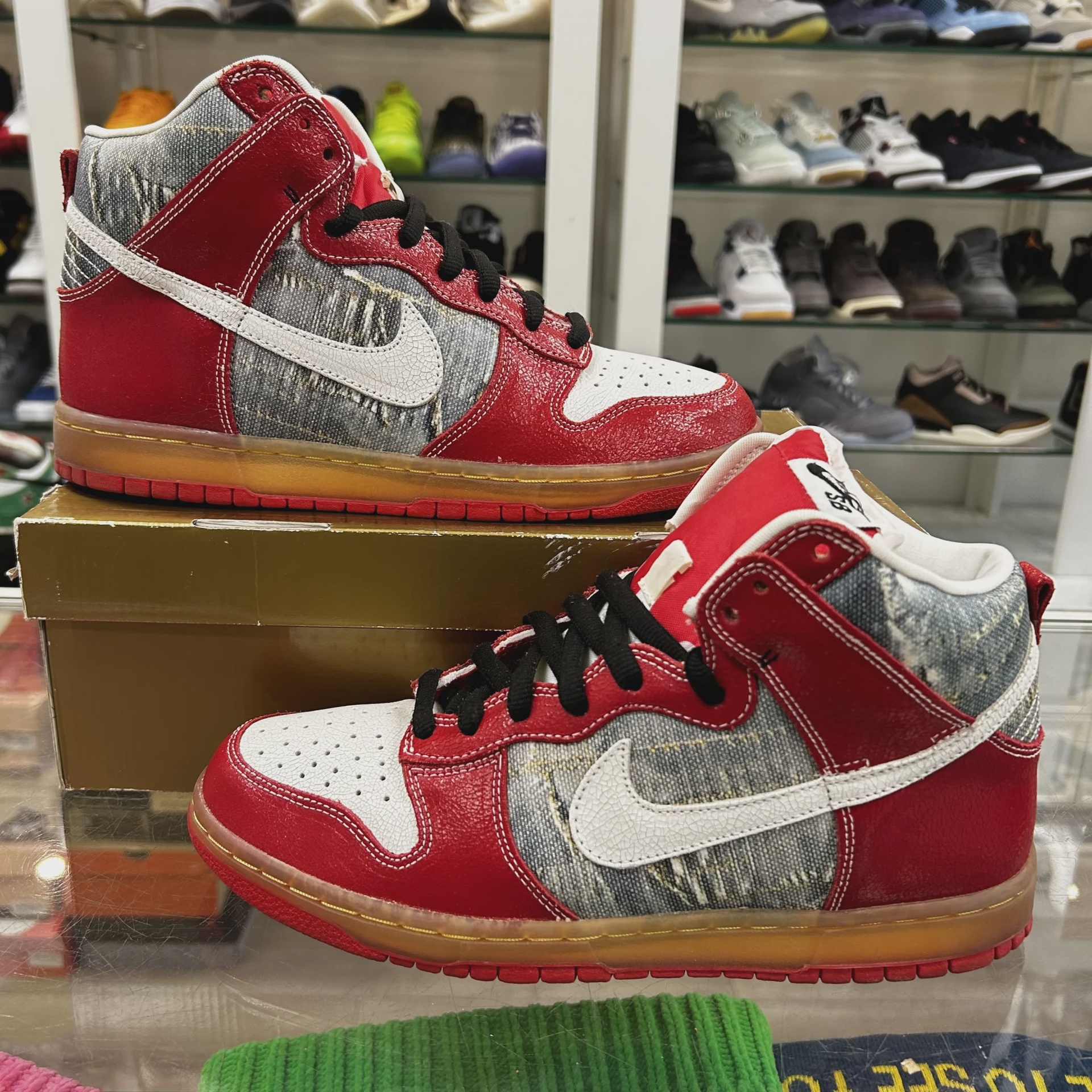 Nike SB Dunk High Shoe Goo • Pre-Owned [5653]