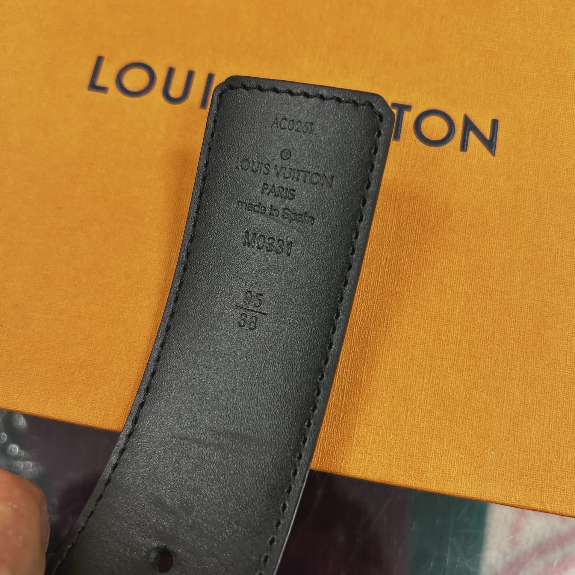 Louis Vuitton Spray LV Initiales 40MM Reversible Belt (fits 30-32) • Pre-Owned [8433] - photo 4