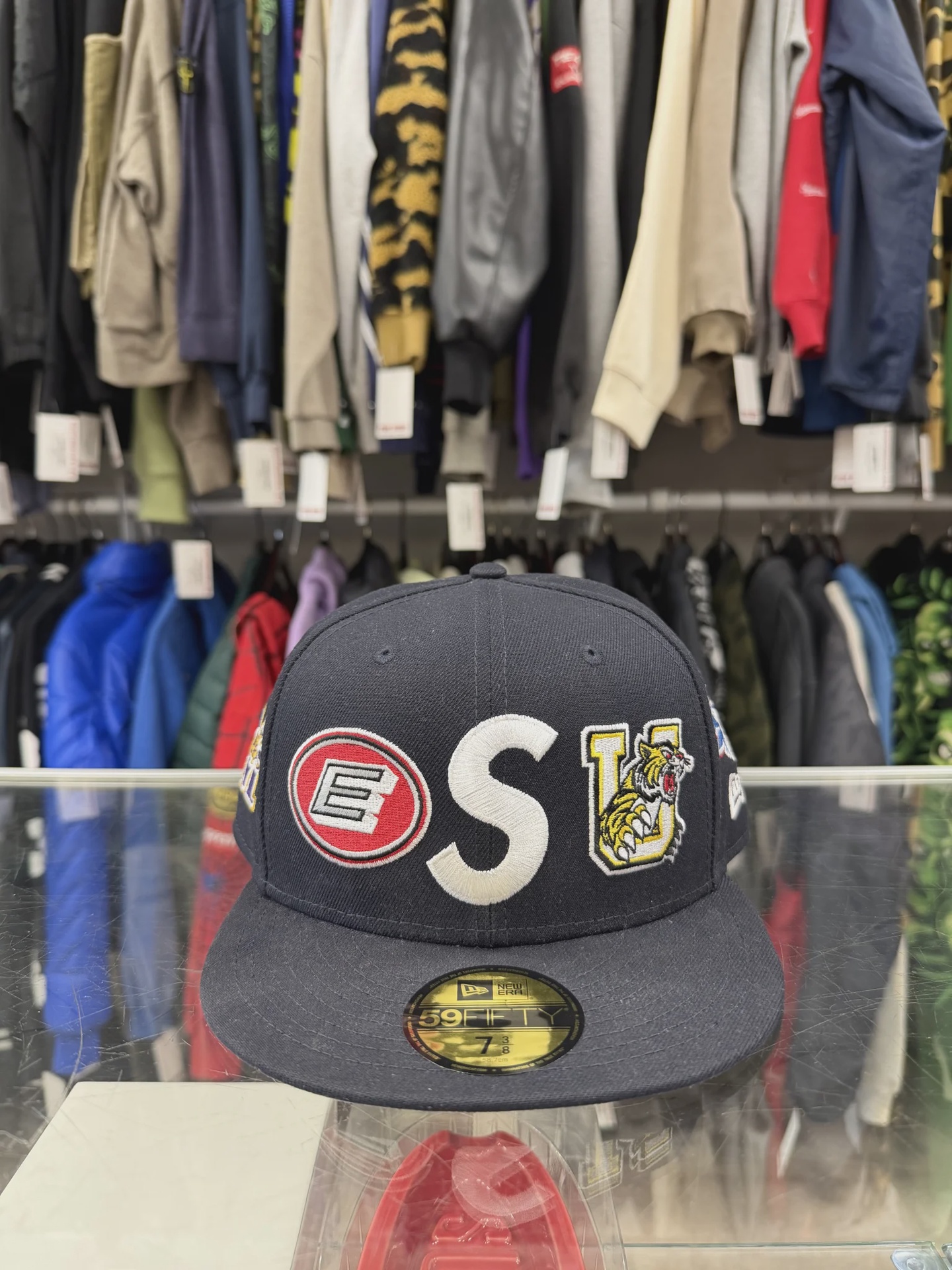 Supreme "Mascots" S Logo New Era 59FIFTY Fitted Cap • Pre-Owned [0446] - photo 1