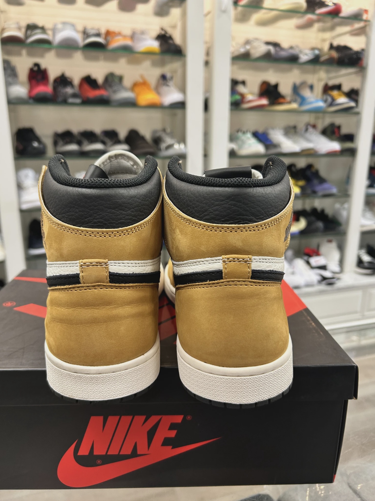 Air Jordan 1 Retro High Rookie of the Year • Pre-Owned [3672] 4