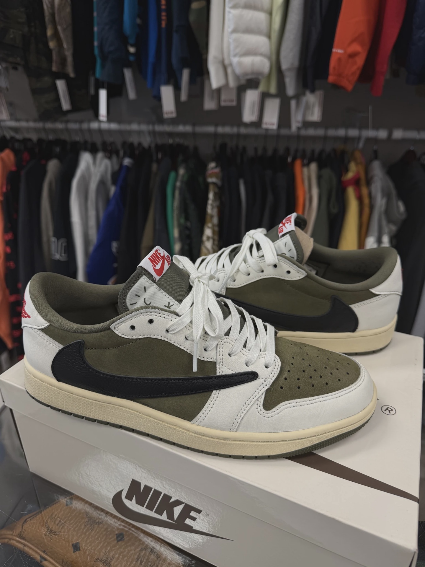 Air Jordan 1 Retro Low Original SP Travis Scott Medium Olive • Pre-Owned [1917]