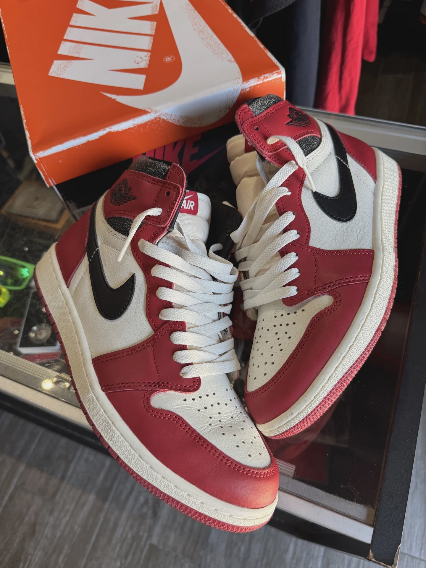 Jordan Air Jordan 1 Retro High Original Chicago Lost and Found - Size US M 9