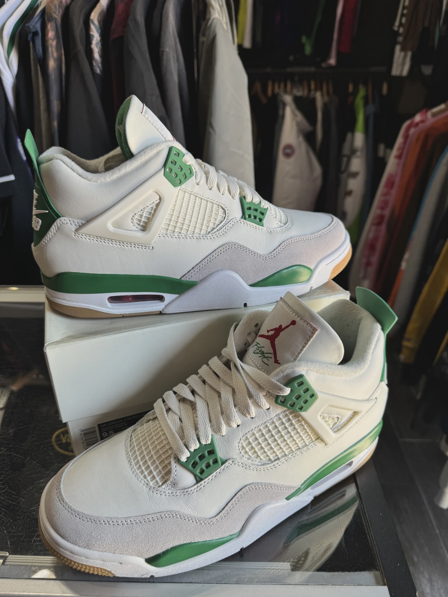 Air Jordan 4 Retro SB Pine Green • Pre-Owned [6088] - photo 3