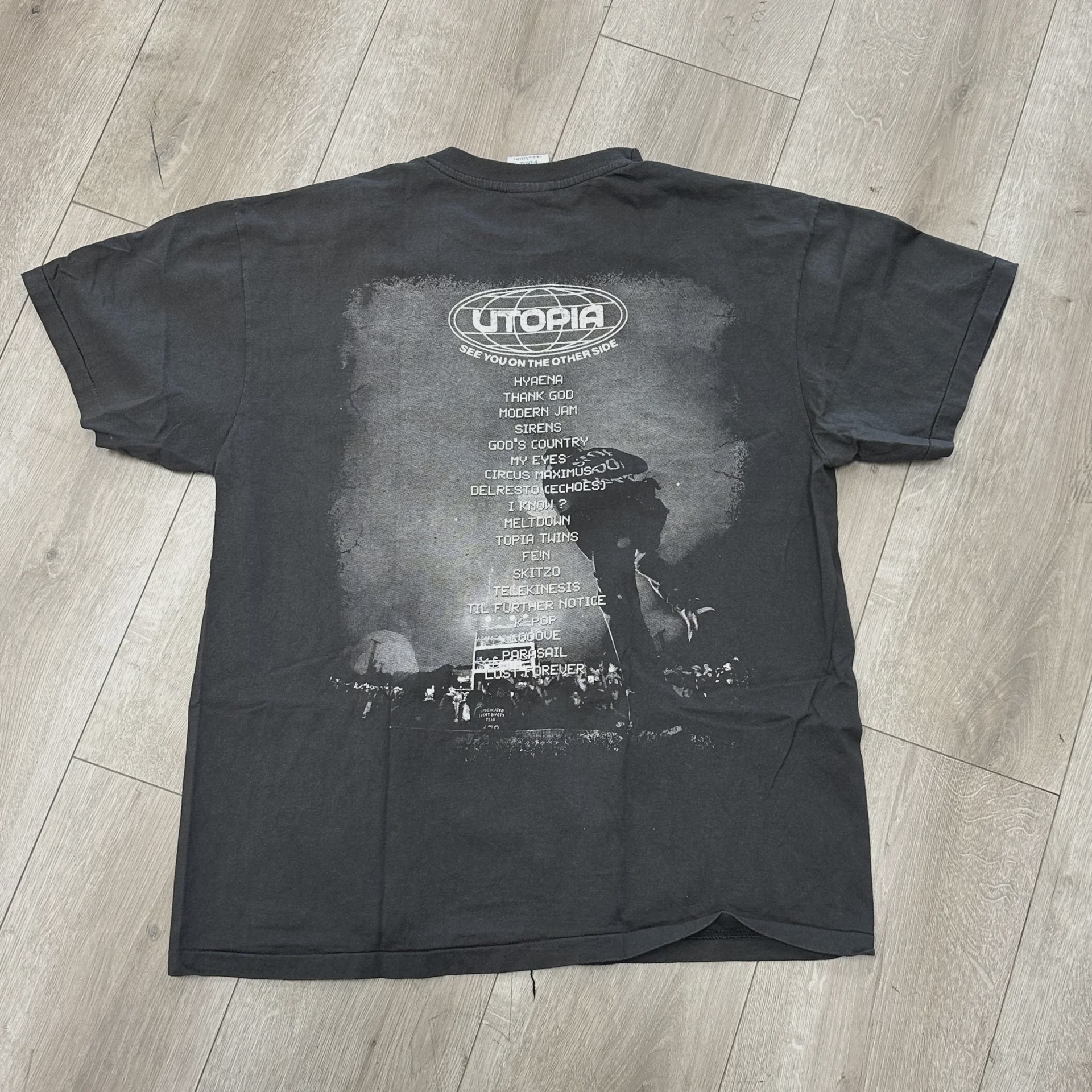 Travis Scott Utopia Tee Washed Black • Pre-Owned [0365] - photo 4